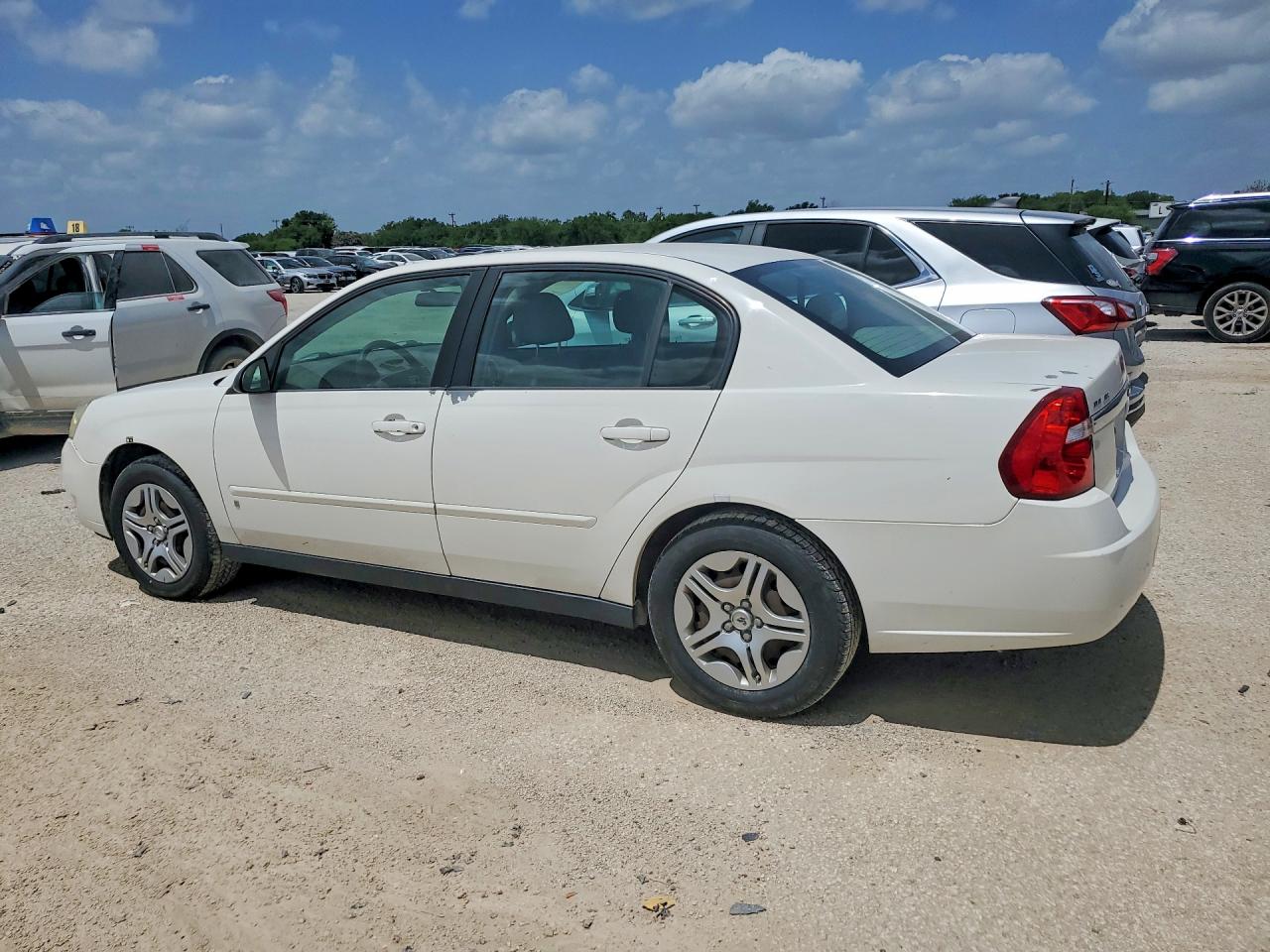 2007 Chevrolet Malibu Ls White vin: 1G1ZS58N37F292144