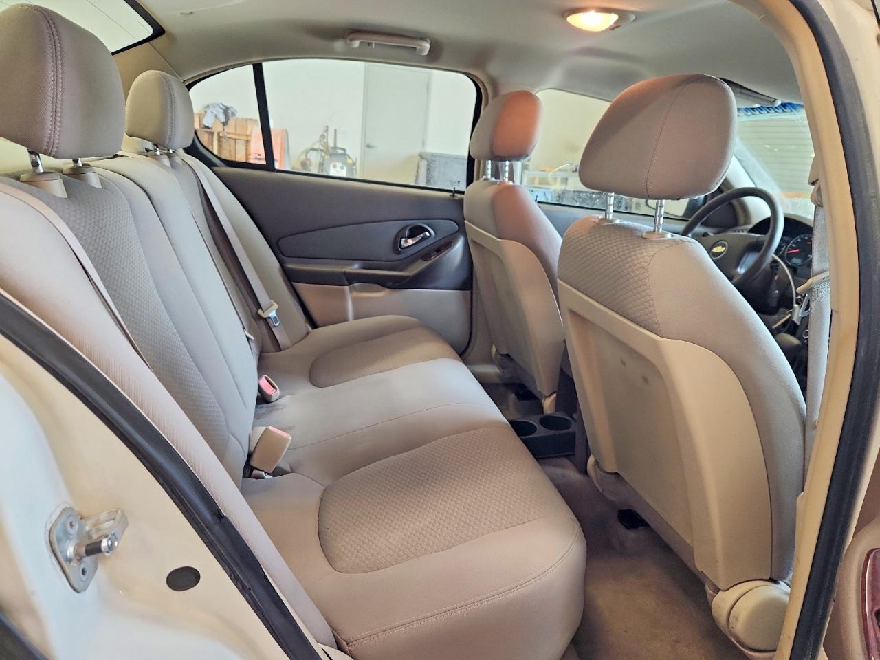 2007 Chevrolet Malibu Ls White vin: 1G1ZS58N37F292144