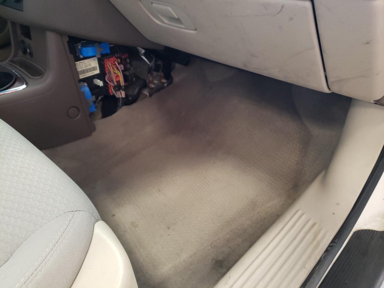 2007 Chevrolet Malibu Ls White vin: 1G1ZS58N37F292144 Damage: Center Console Trim Panel, Missing, Replacement Required