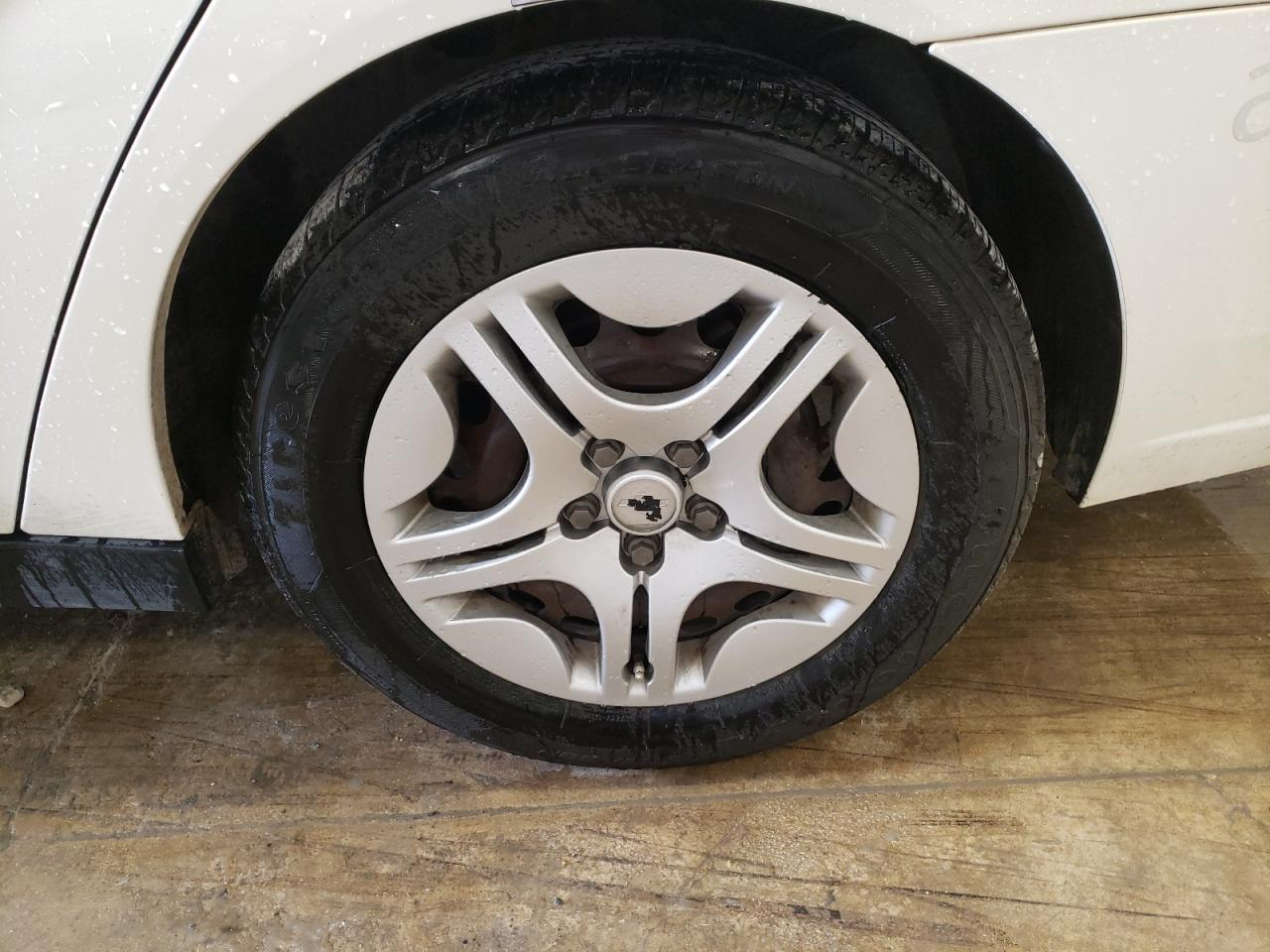 2007 Chevrolet Malibu Ls White vin: 1G1ZS58N37F292144 Damage: Left Rear Wheel Cover, Curb Rash, 1 To 2 Inches