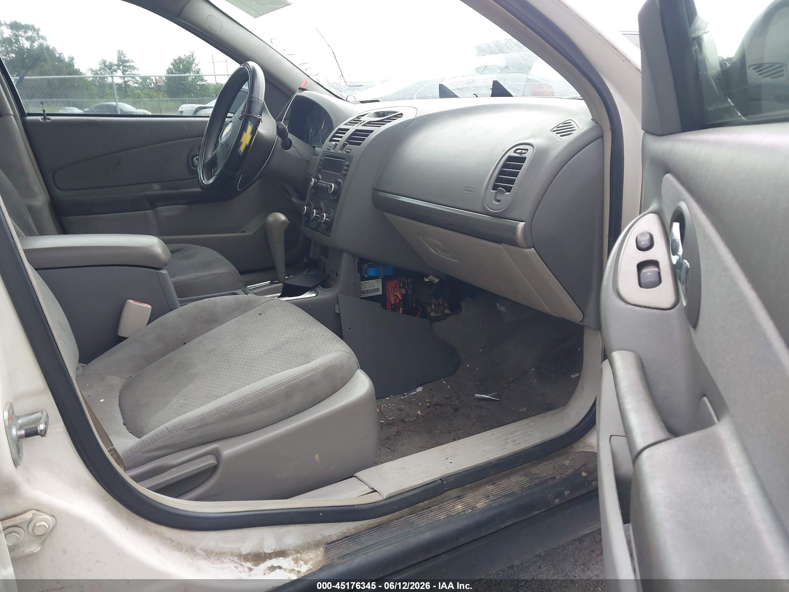 2007 Chevrolet Malibu Ls White vin: 1G1ZS58N57F301412