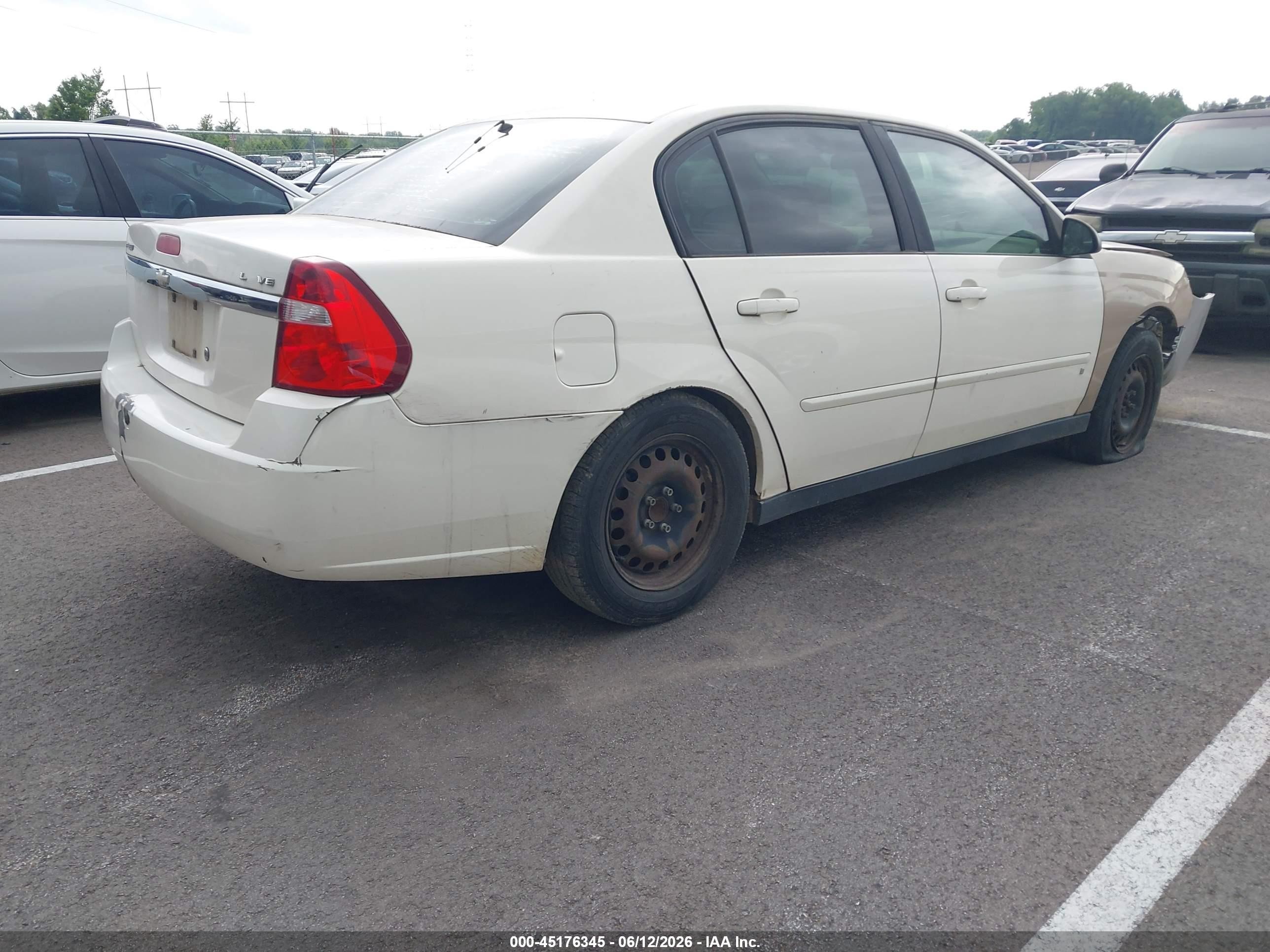 2007 Chevrolet Malibu Ls White vin: 1G1ZS58N57F301412
