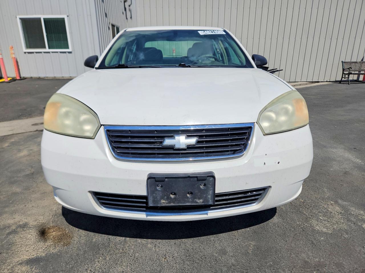 2008 Chevrolet Malibu Ls White vin: 1G1ZS58N68F127058