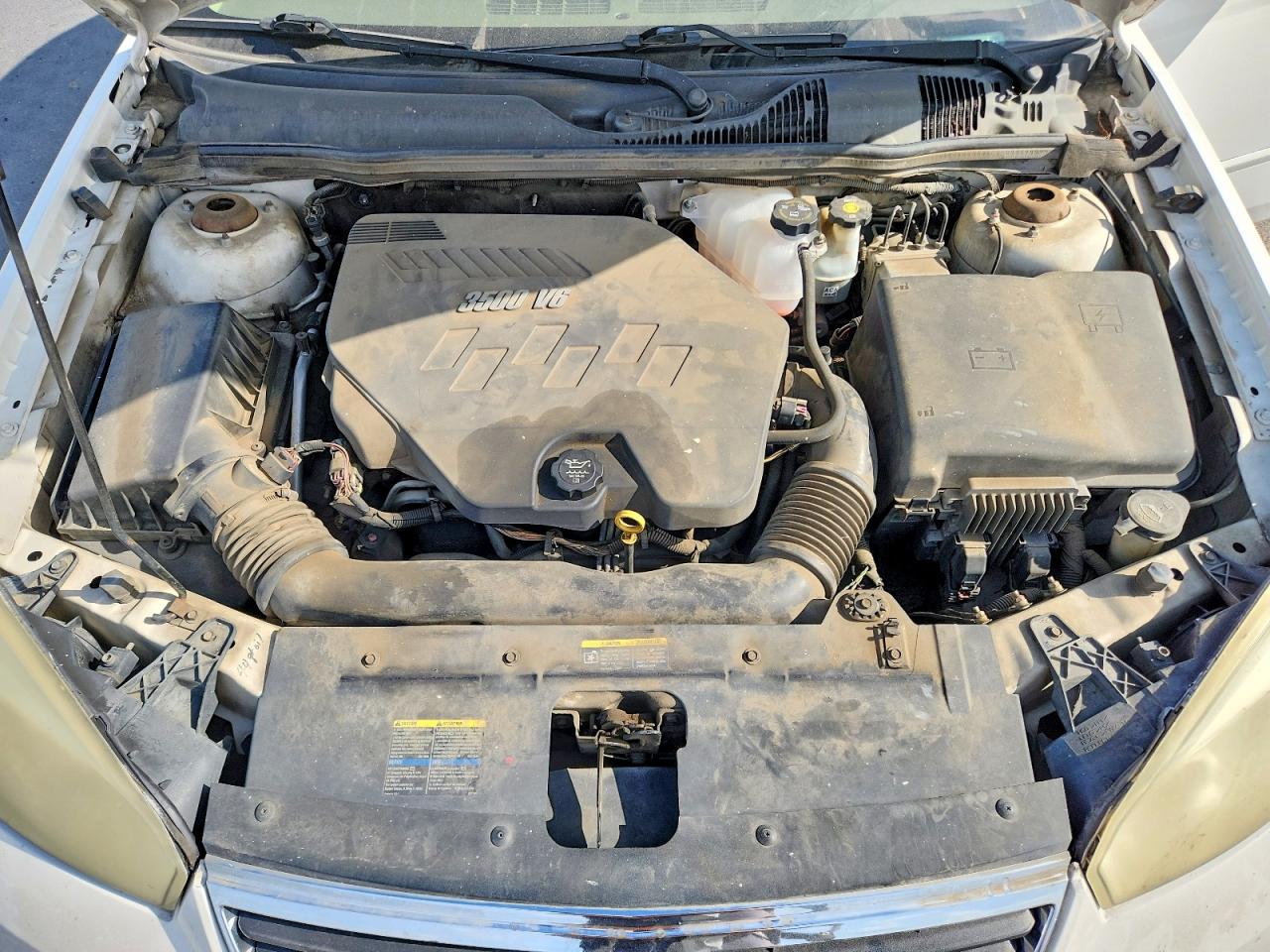 2008 Chevrolet Malibu Ls White vin: 1G1ZS58N68F127058