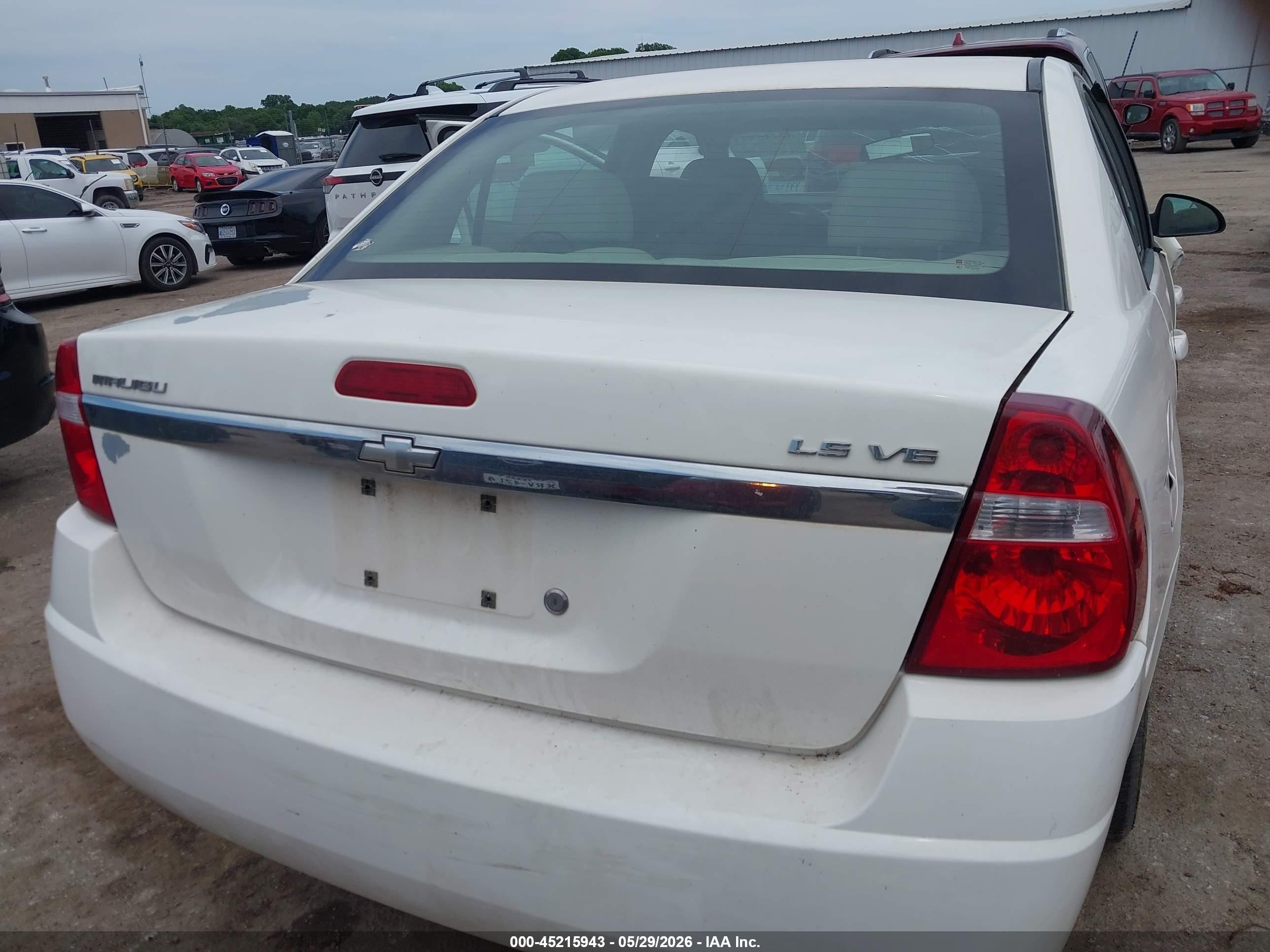 2007 Chevrolet Malibu Ls White vin: 1G1ZS58NX7F204237