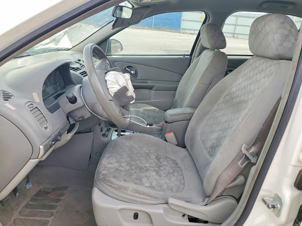 2004 Chevrolet Malibu Ls White vin: 1G1ZT52834F118456