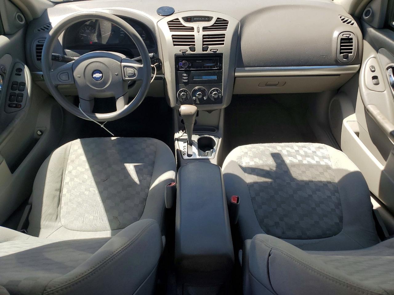 2005 Chevrolet Malibu Ls White vin: 1G1ZT528X5F117550