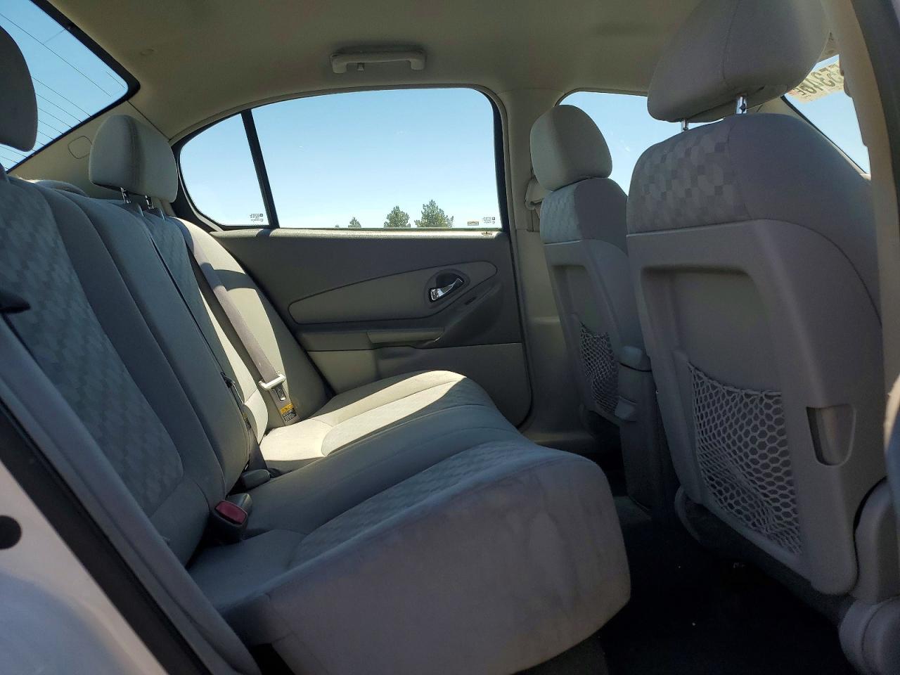 2005 Chevrolet Malibu Ls White vin: 1G1ZT528X5F117550