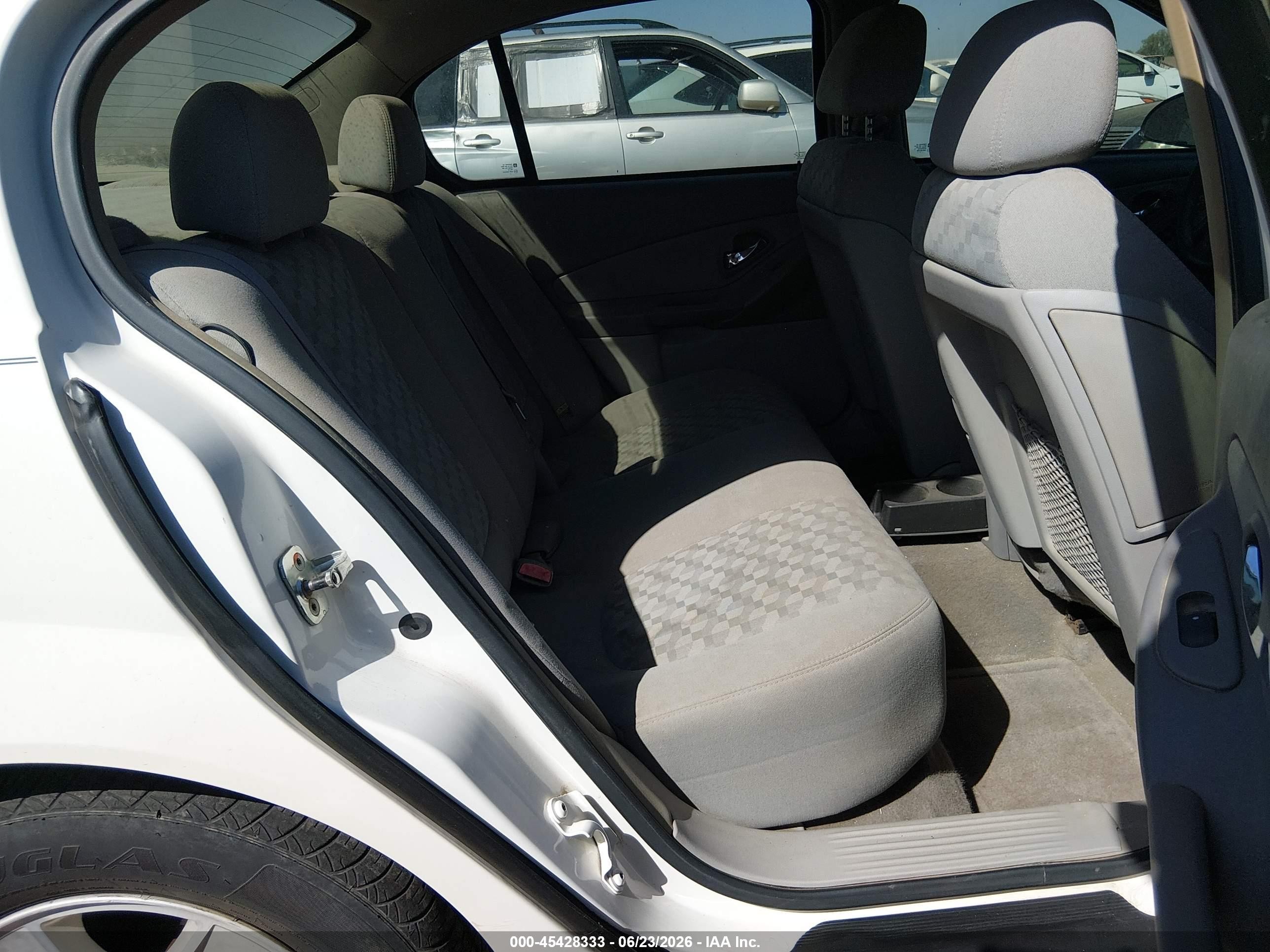 2005 Chevrolet Malibu Ls White vin: 1G1ZT54845F213607