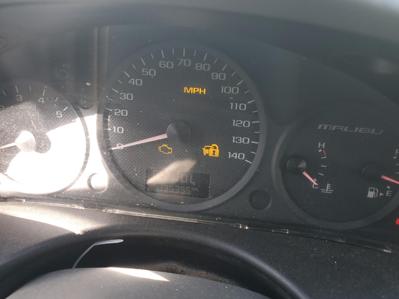 2005 Chev Malibu Silver vin: 1G1ZT62815F273577