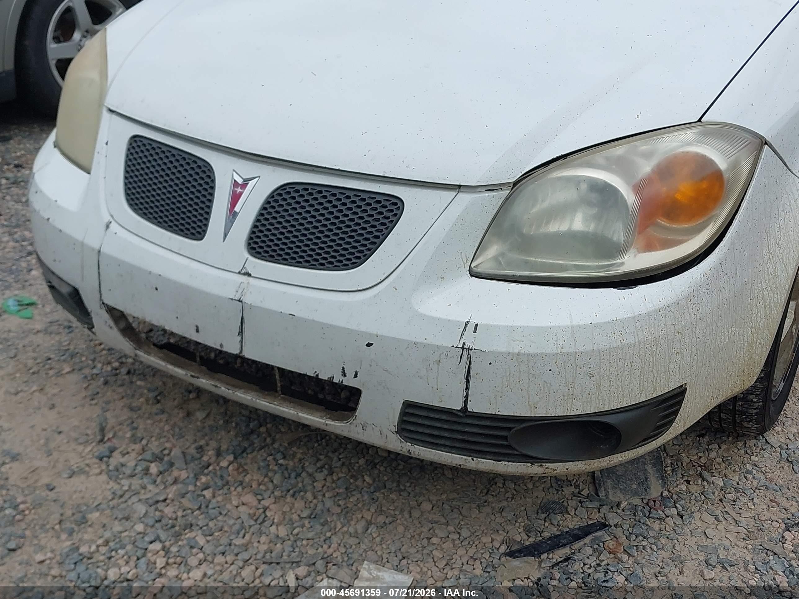 2007 Pontiac G5   White vin: 1G2AL15F277134013