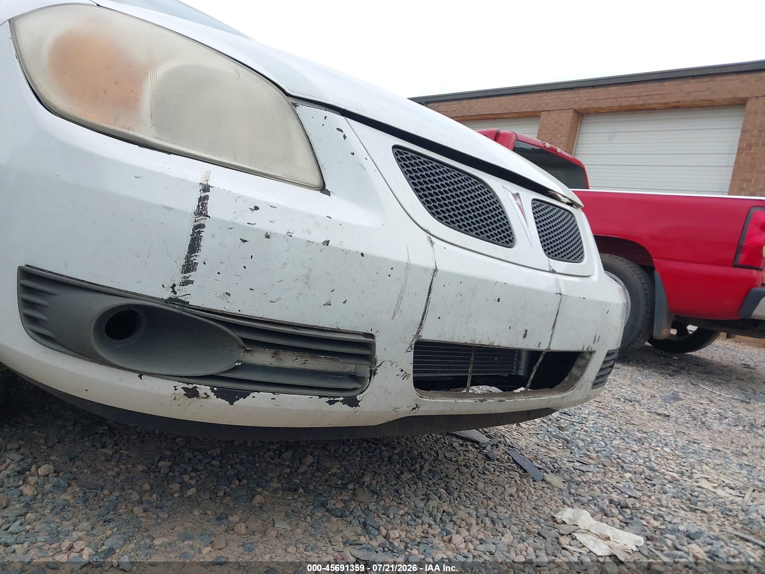 2007 Pontiac G5   White vin: 1G2AL15F277134013