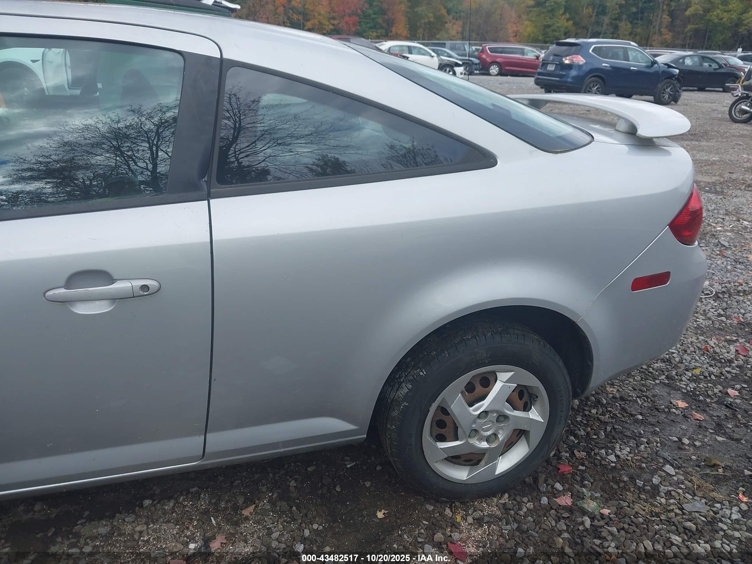 2007 Pontiac G5   Silver vin: 1G2AL15F677301988