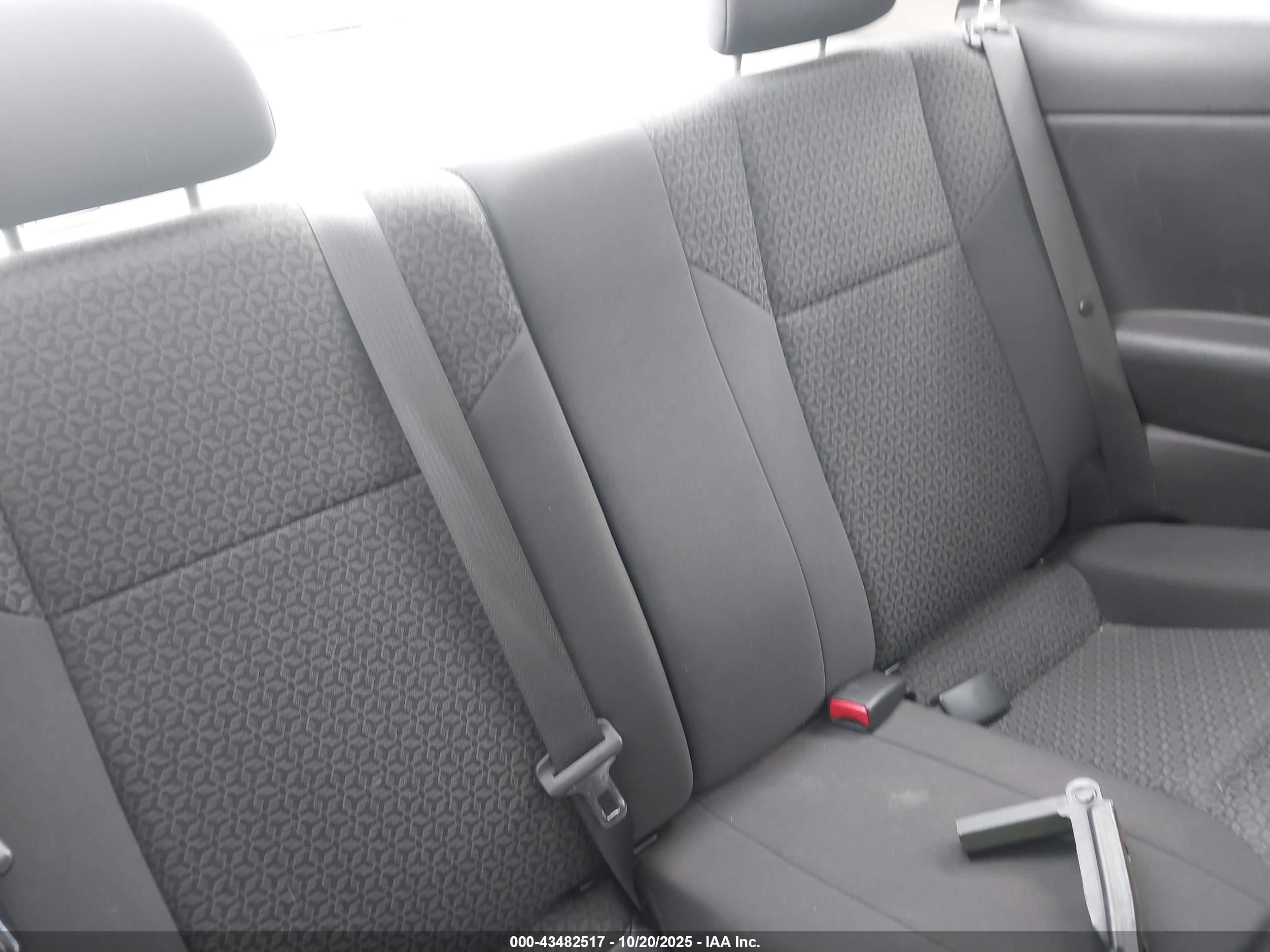 2007 Pontiac G5   Silver vin: 1G2AL15F677301988