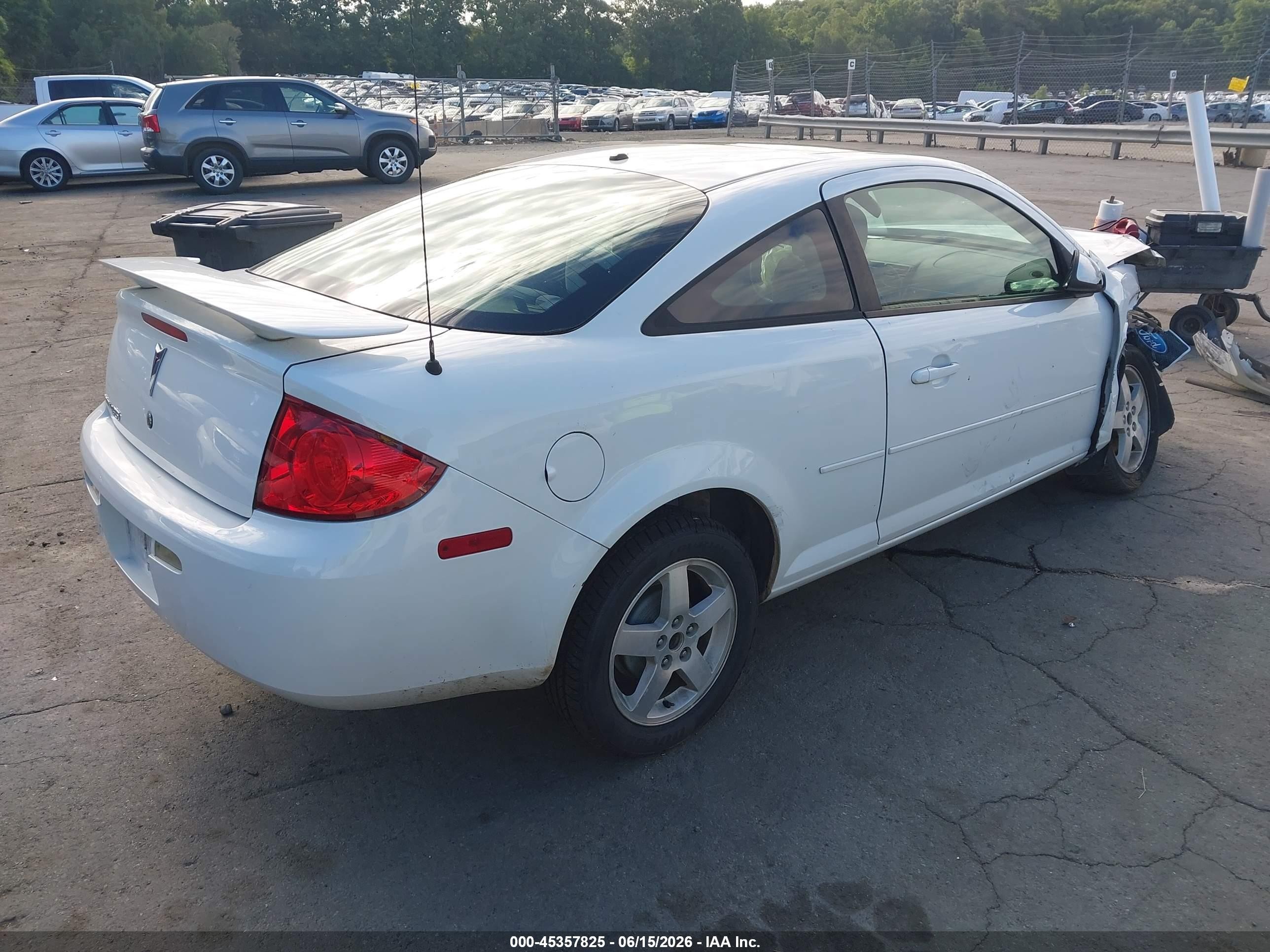 2008 Pontiac G5   White vin: 1G2AL18F987237636