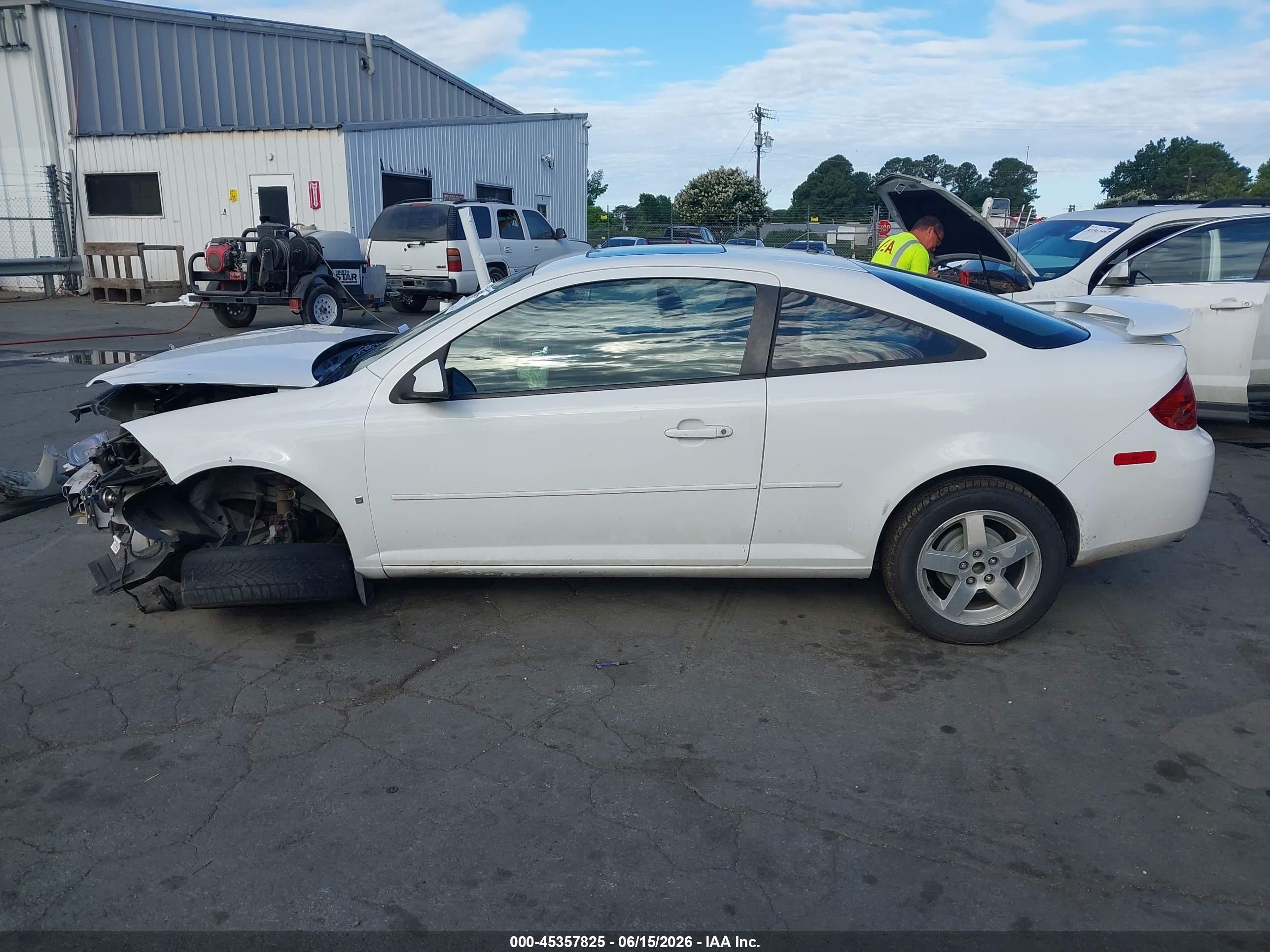 2008 Pontiac G5   White vin: 1G2AL18F987237636