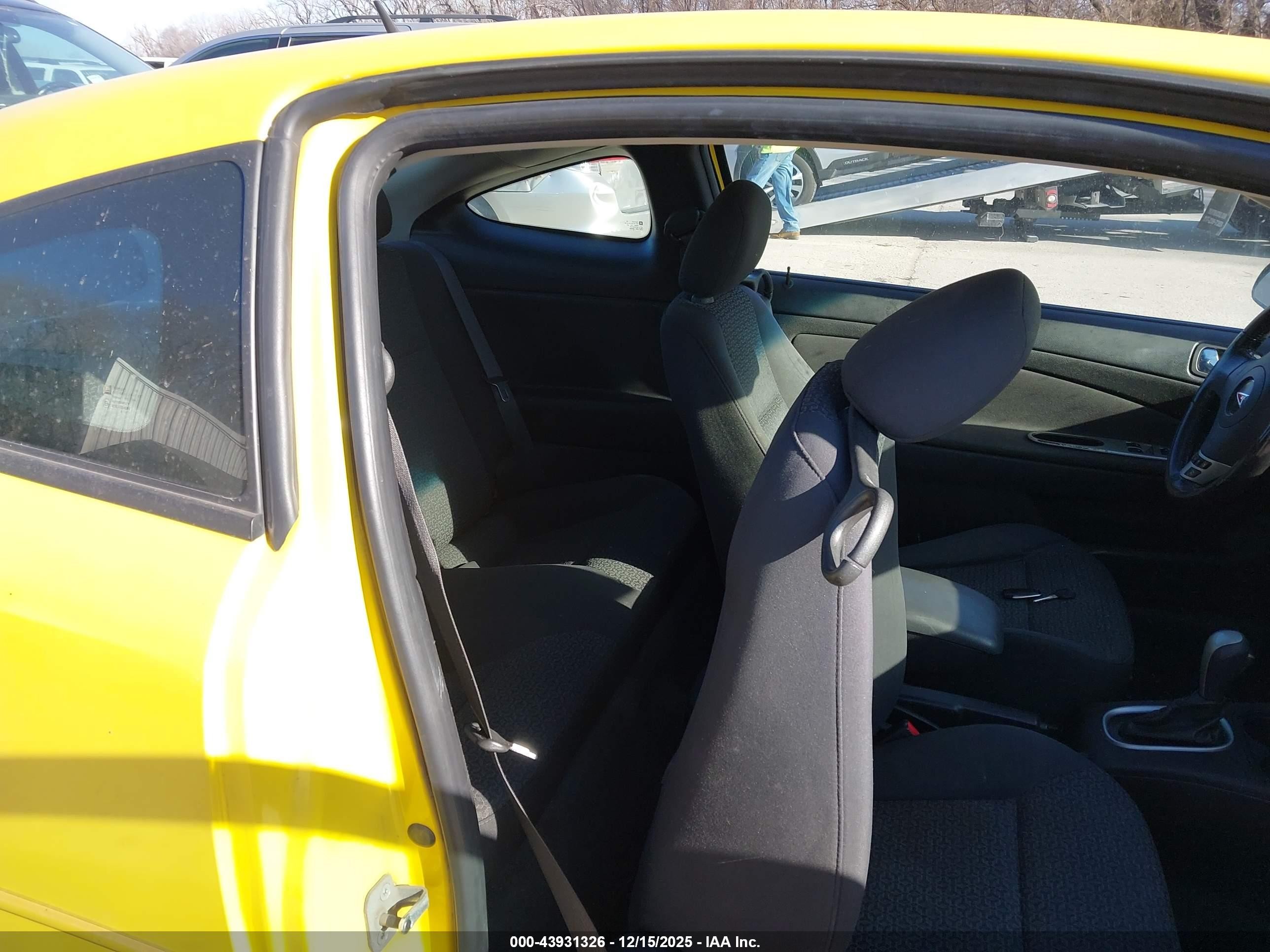 2009 Pontiac G5   Yellow vin: 1G2AS18H097182984