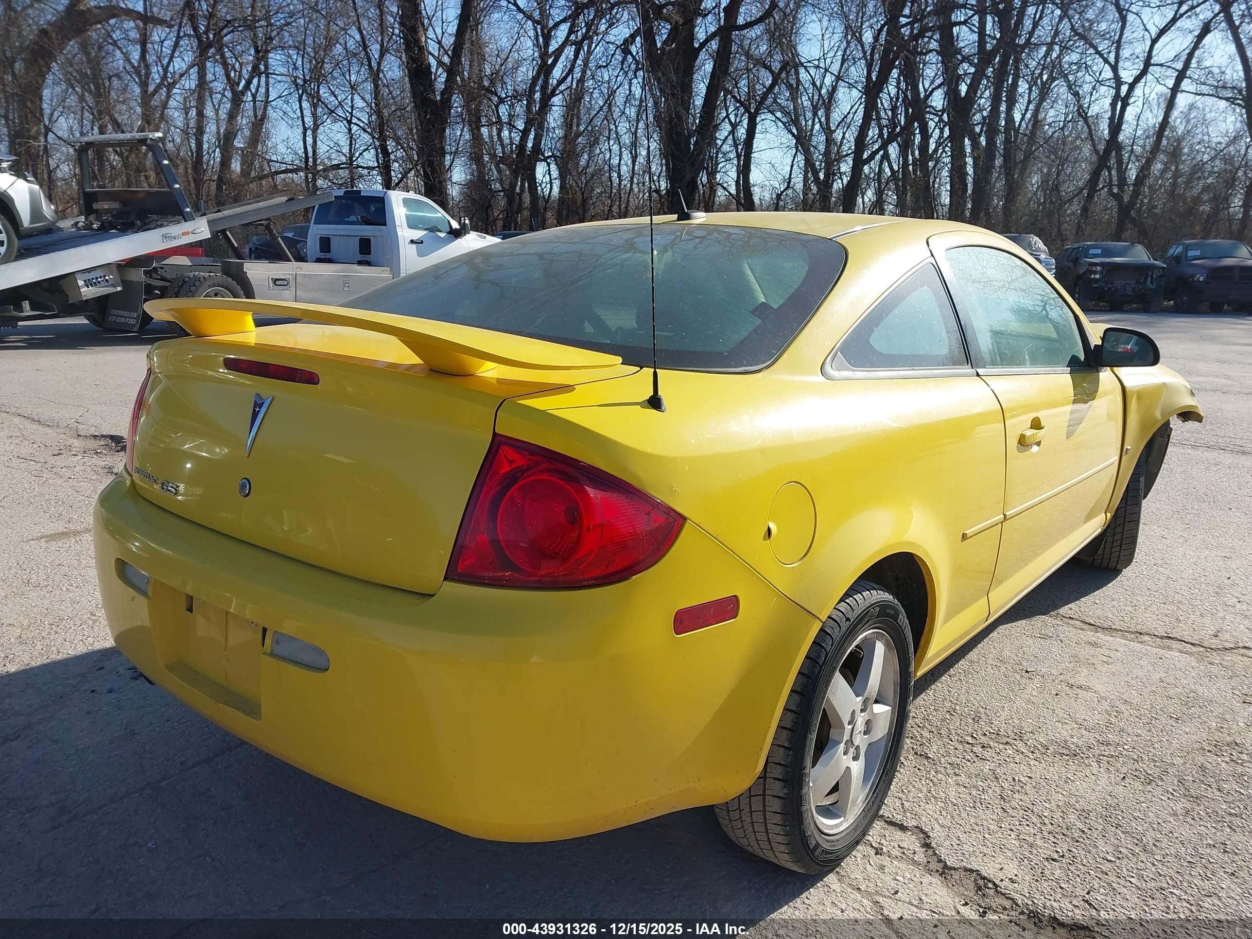 2009 Pontiac G5   Yellow vin: 1G2AS18H097182984
