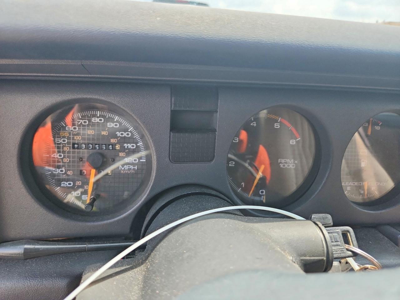 1992 Pontiac Firebird Base Золотой vin: 1G2FS23EXNL214396