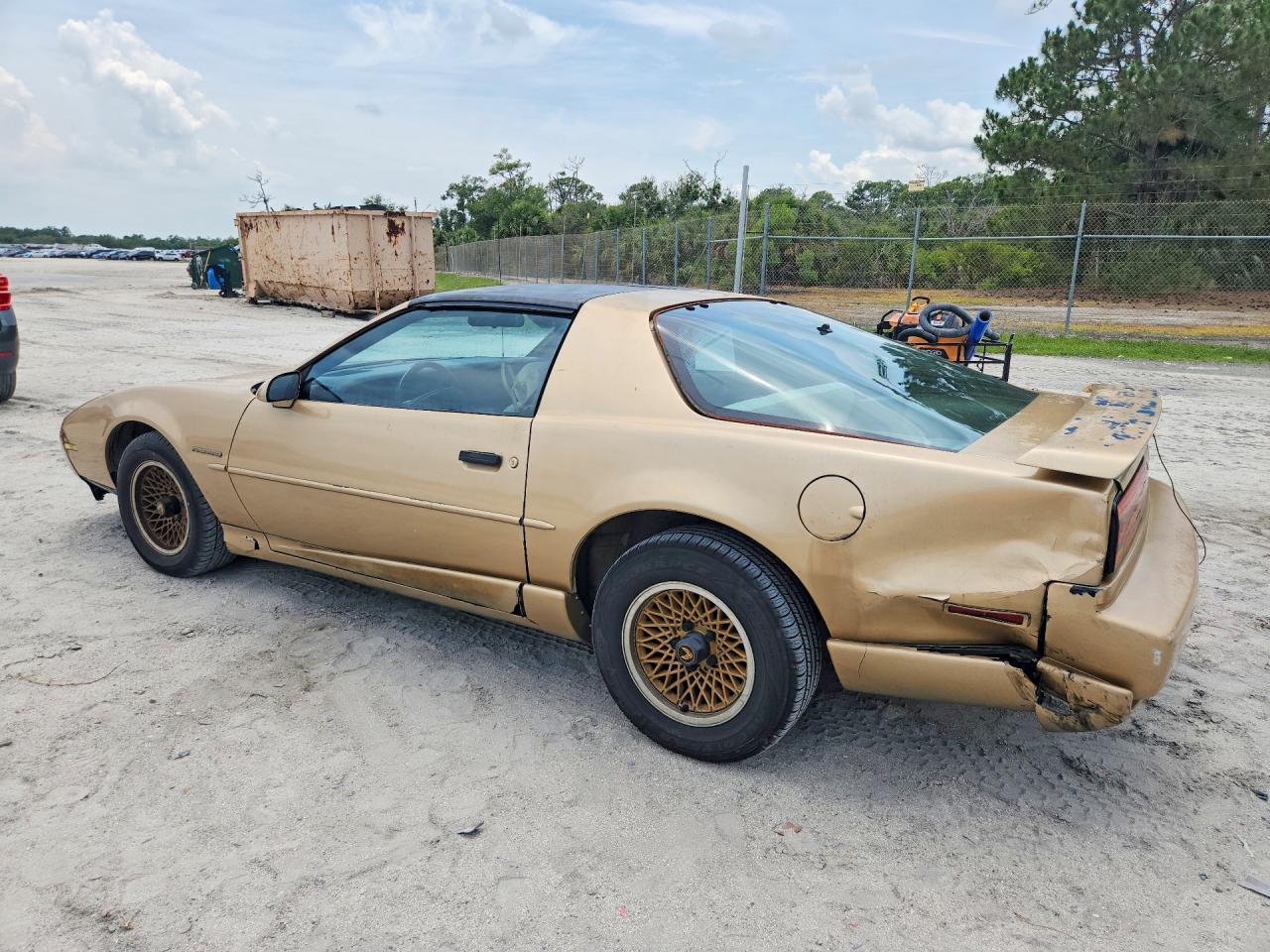 1992 Pontiac Firebird Base Золотой vin: 1G2FS23EXNL214396