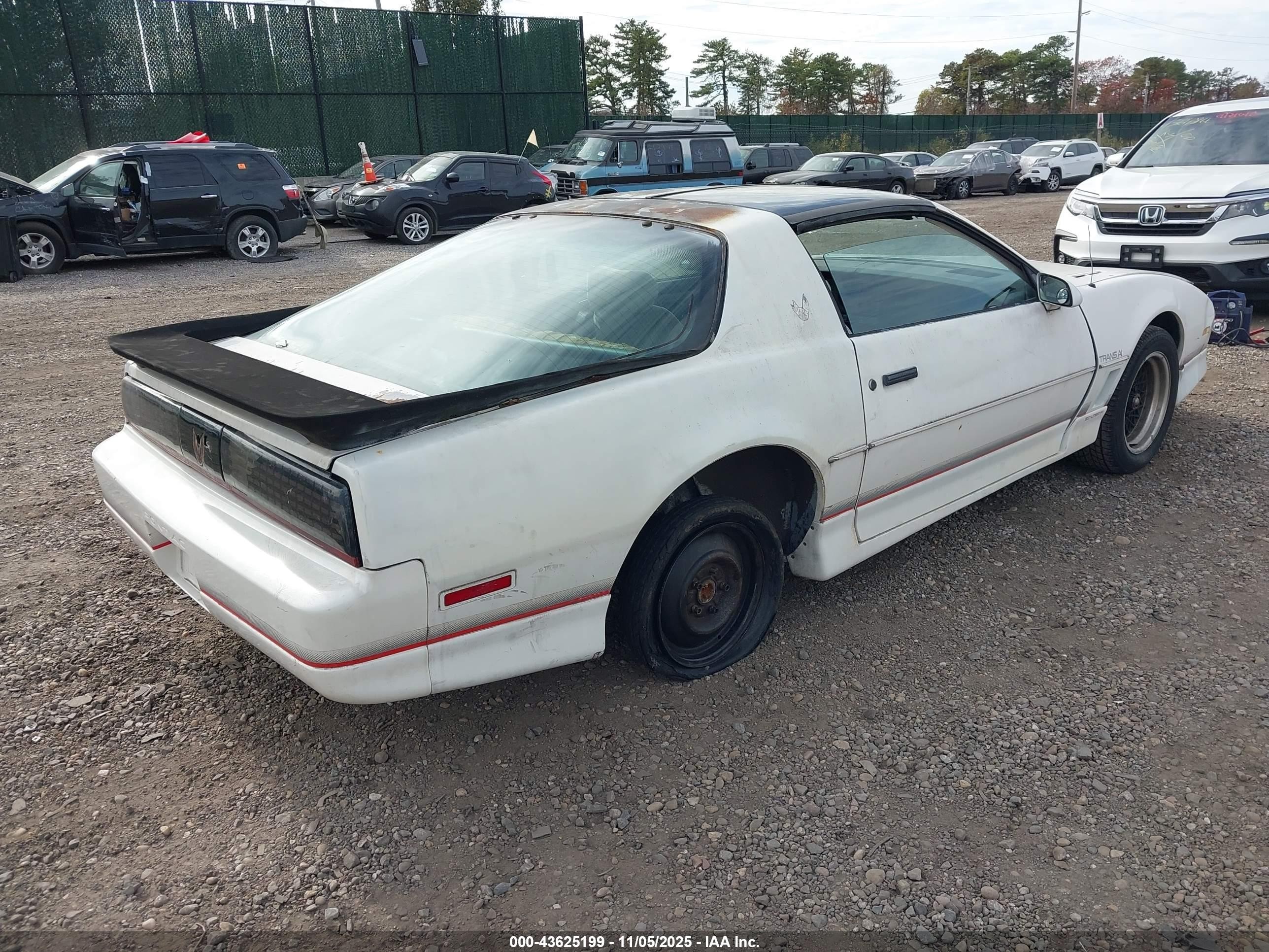 1985 Pontiac Firebird Trans Am White vin: 1G2FW87F6FN236136