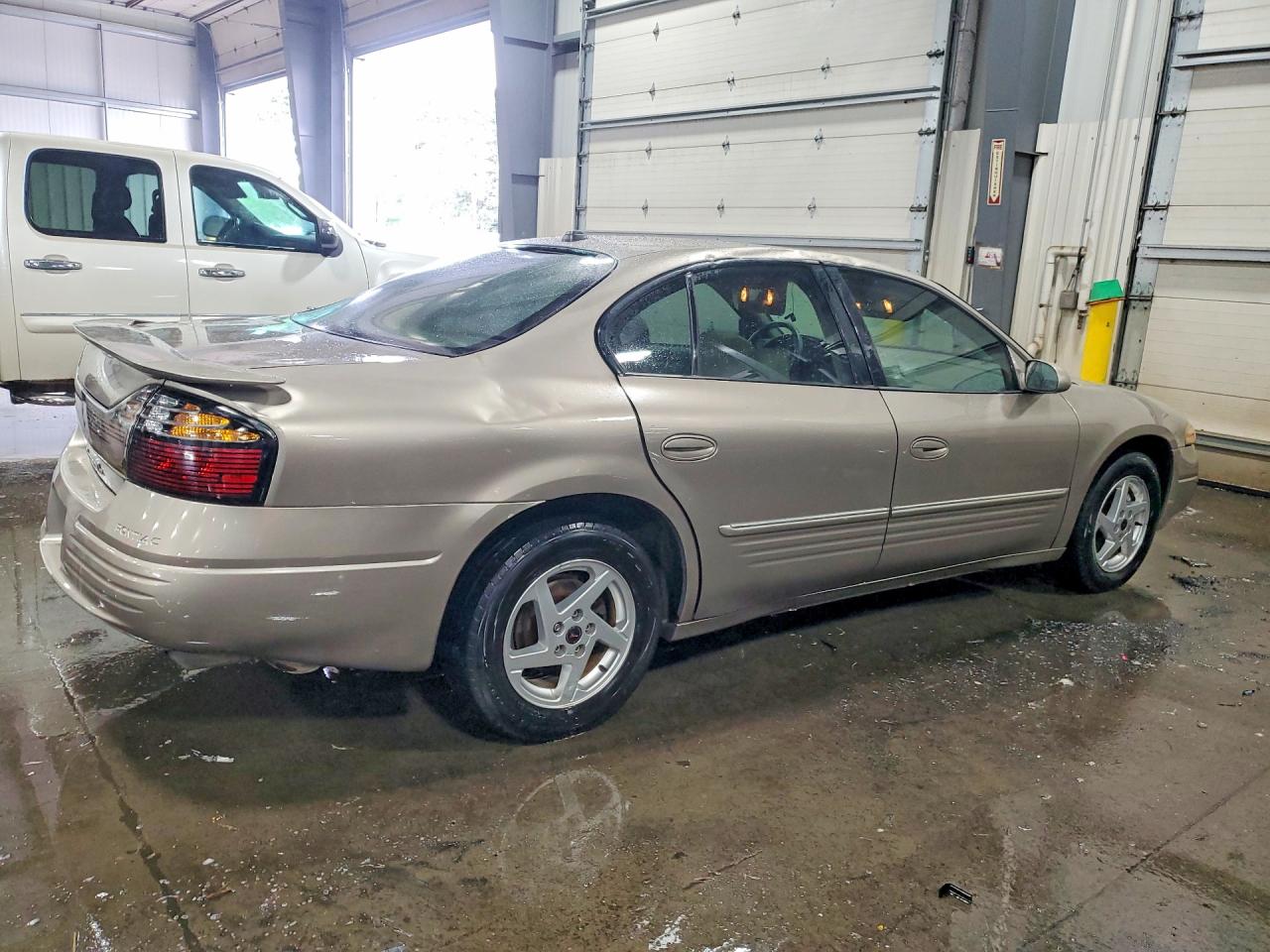 2004 Pontiac Bonneville Se Beige vin: 1G2HX52K04U210546