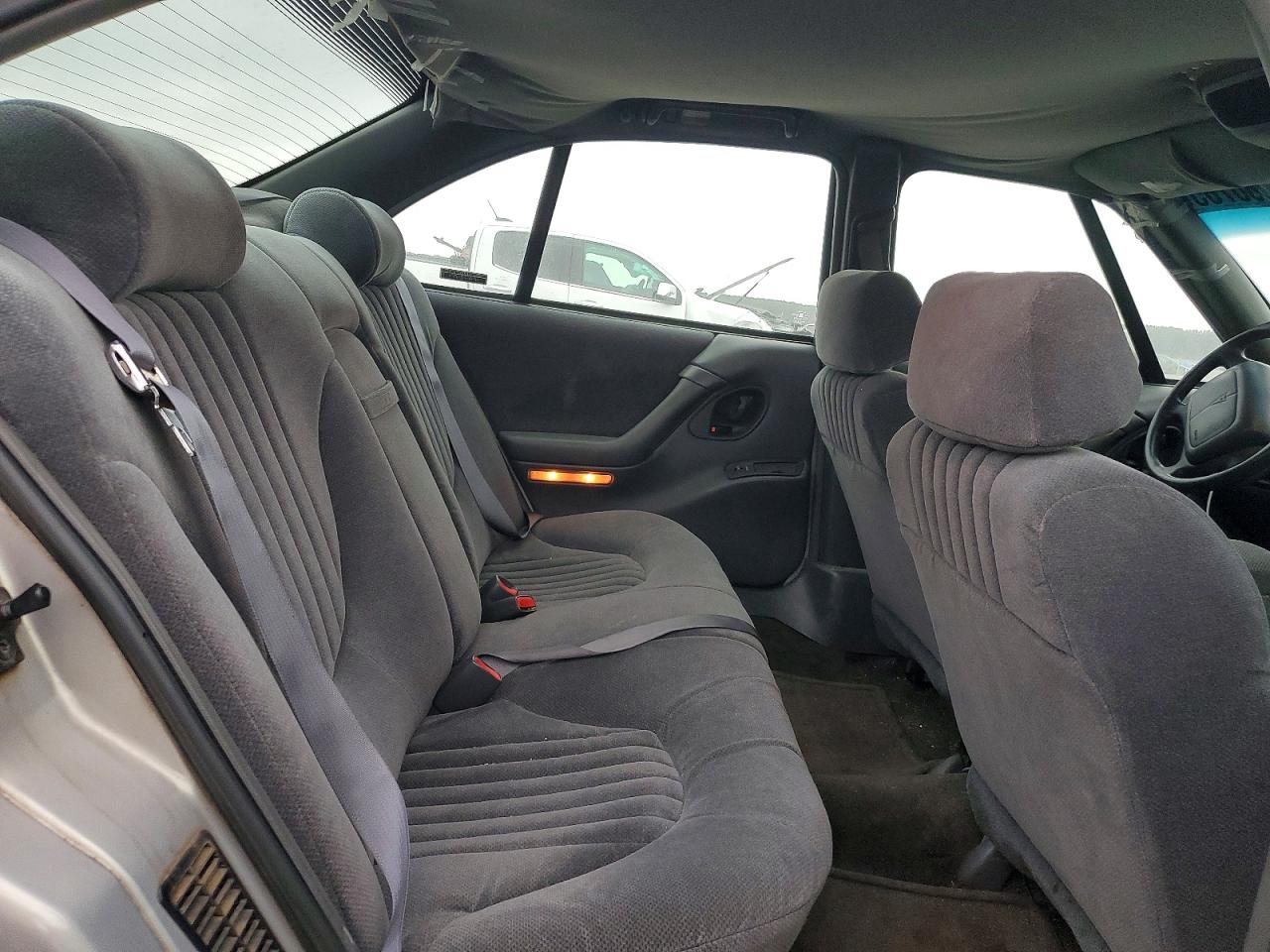 1998 Pontiac Bonneville Se Silver vin: 1G2HX52K1W4225396