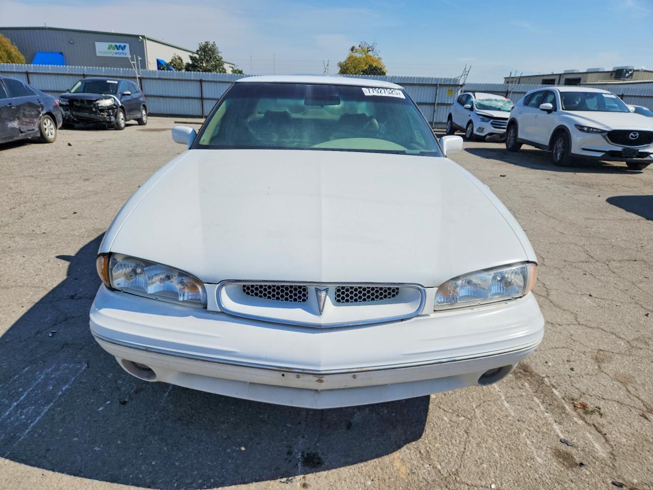 1998 Pontiac Bonneville Se White vin: 1G2HX52K1WH212267