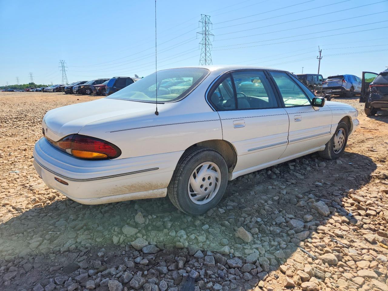 1998 Pontiac Bonneville Se Белый vin: 1G2HX52K1WH218683
