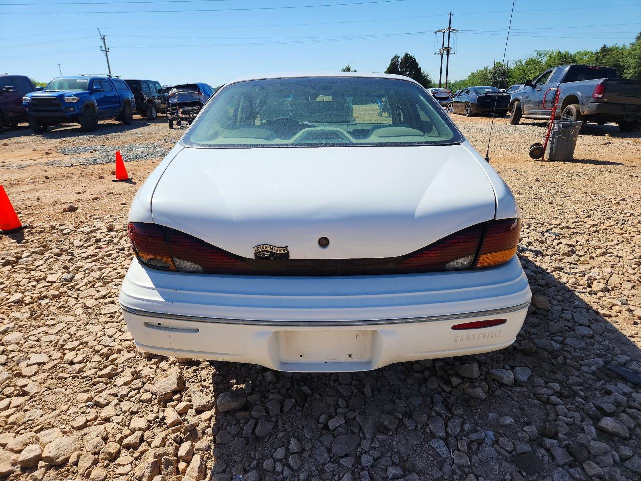 1998 Pontiac Bonneville Se Белый vin: 1G2HX52K1WH218683