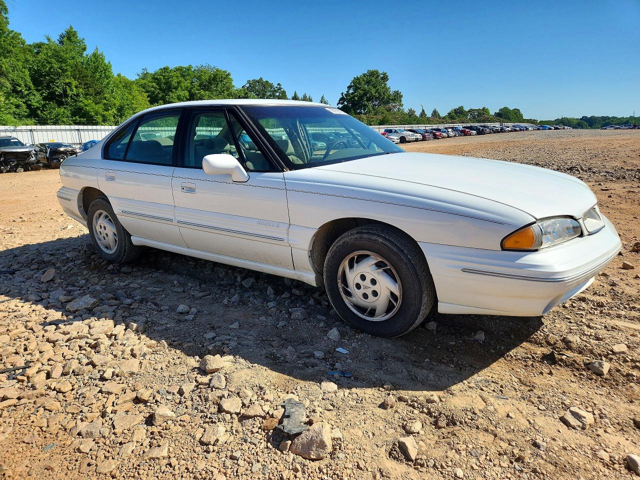 1998 Pontiac Bonneville Se Белый vin: 1G2HX52K1WH218683