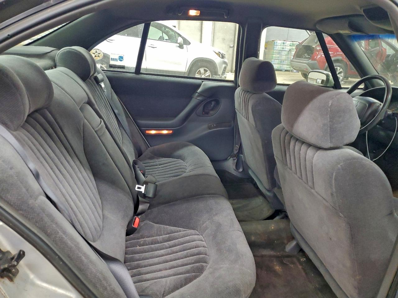 1998 Pontiac Bonneville Se Серебряный vin: 1G2HX52K2W4225018