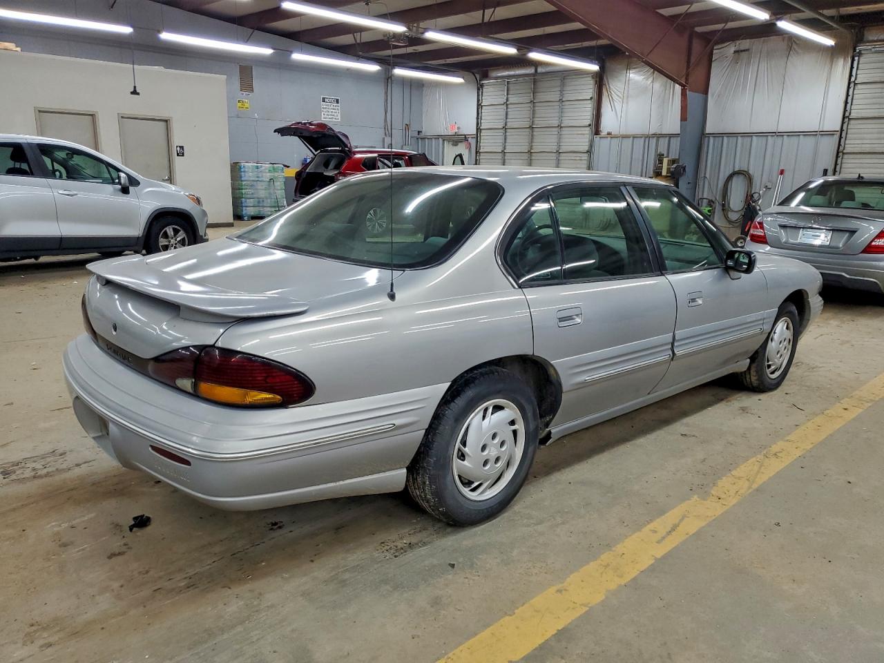 1998 Pontiac Bonneville Se Серебряный vin: 1G2HX52K2W4225018