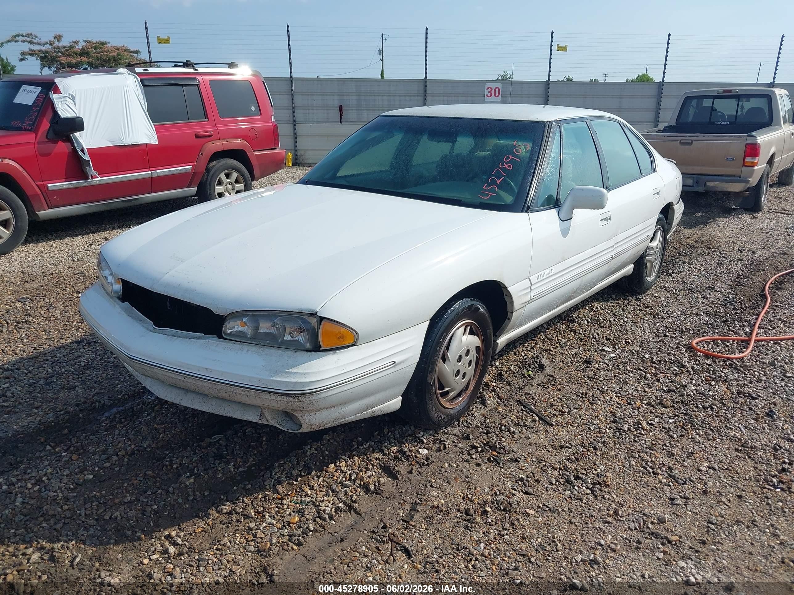 1999 Pontiac Bonneville Se White vin: 1G2HX52K2XH216815