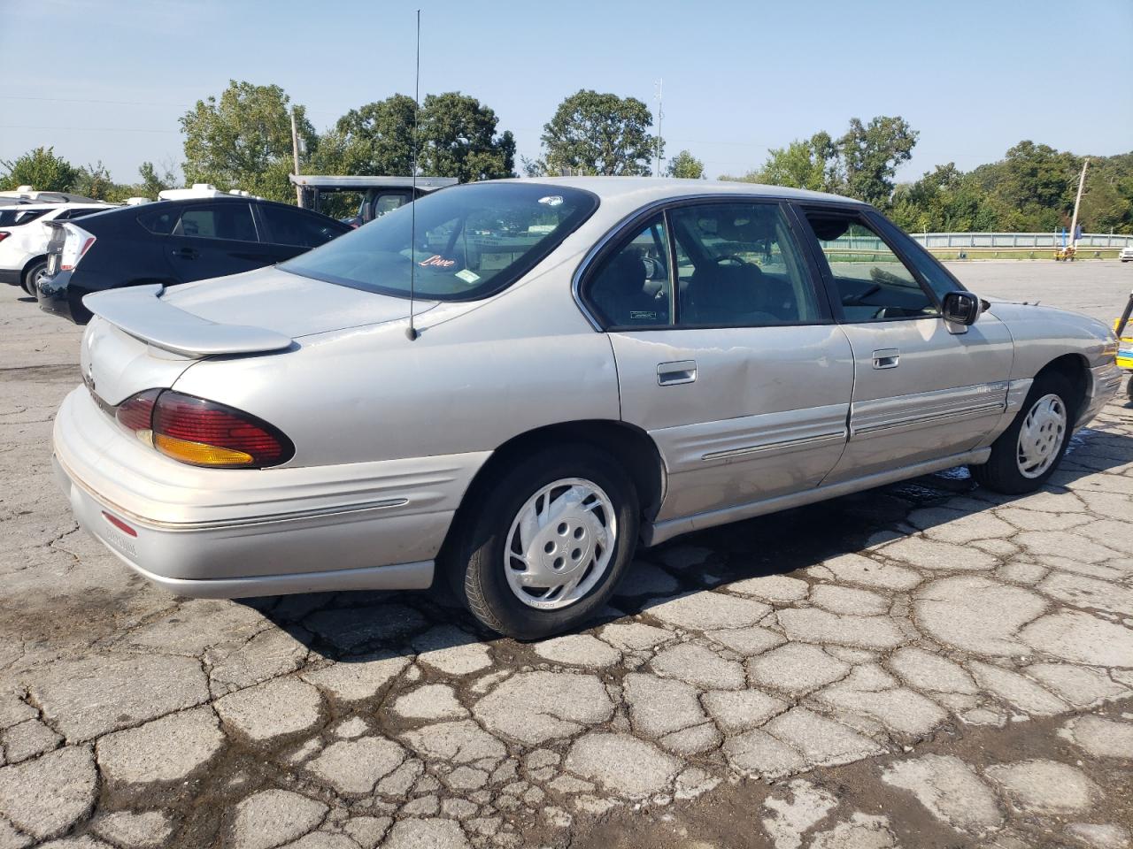 1998 Pontiac Bonneville Se Silver vin: 1G2HX52K3W4202184
