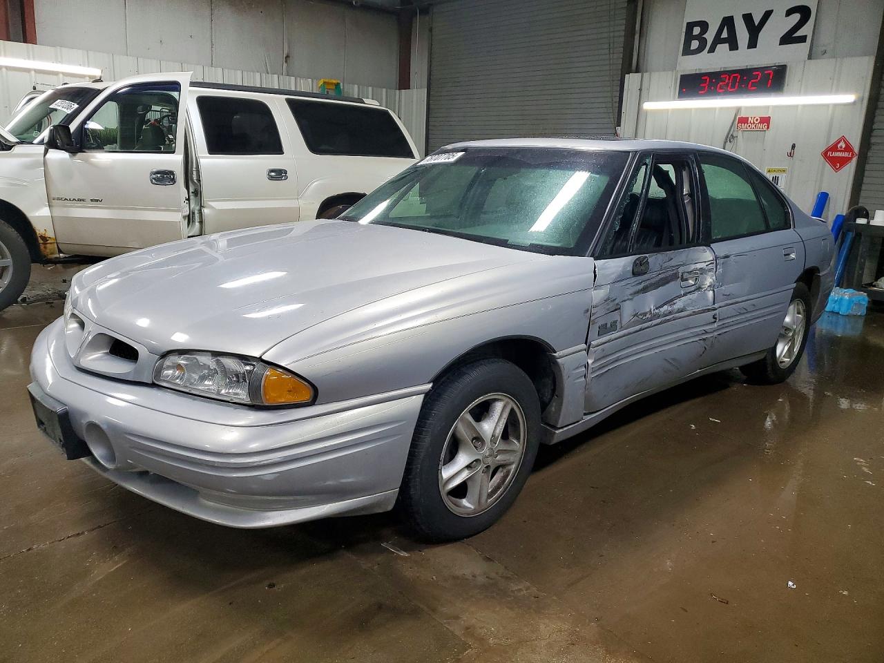 1998 Pontiac Bonneville Se Silver vin: 1G2HX52K4WH211534