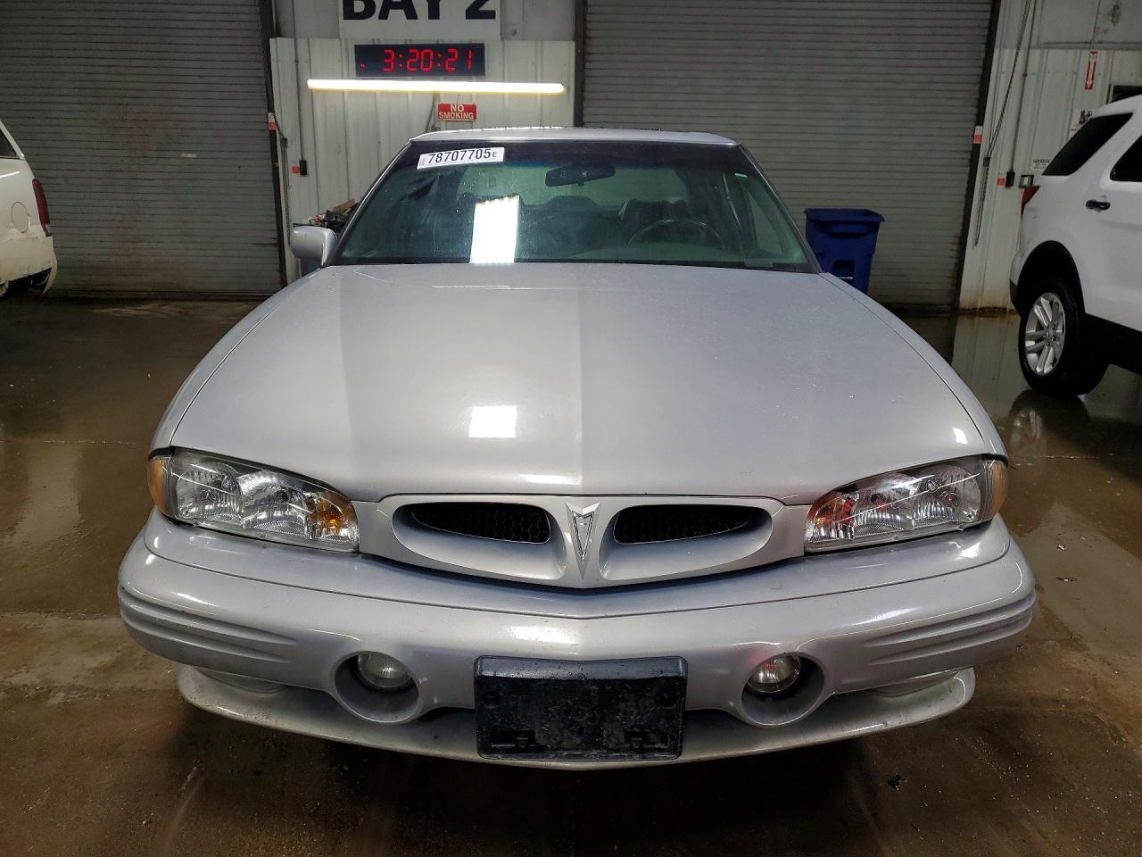 1998 Pontiac Bonneville Se Silver vin: 1G2HX52K4WH211534