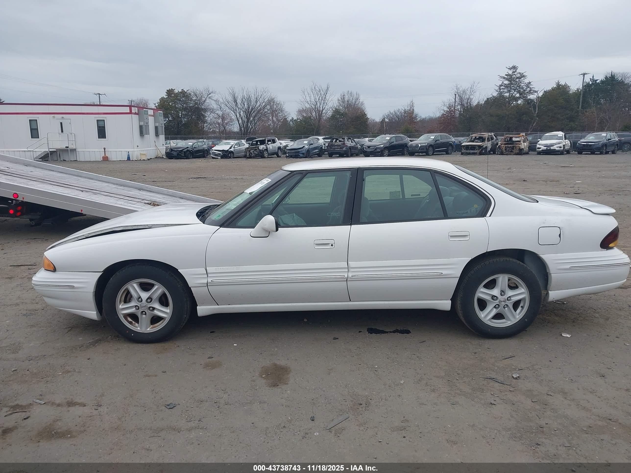 1998 Pontiac Bonneville Se White vin: 1G2HX52K5W4224980
