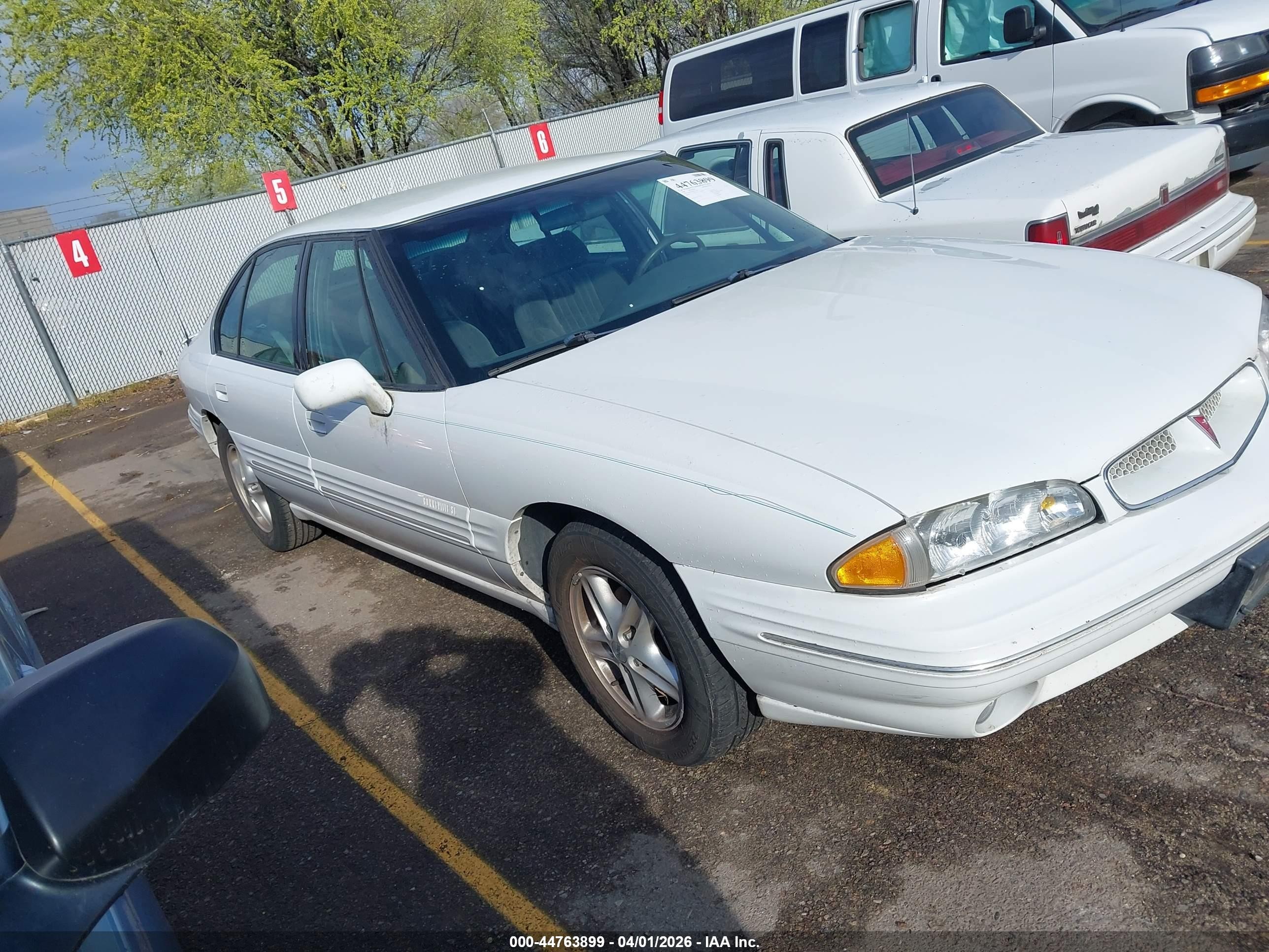 1998 Pontiac Bonneville Se White vin: 1G2HX52K6W4211591