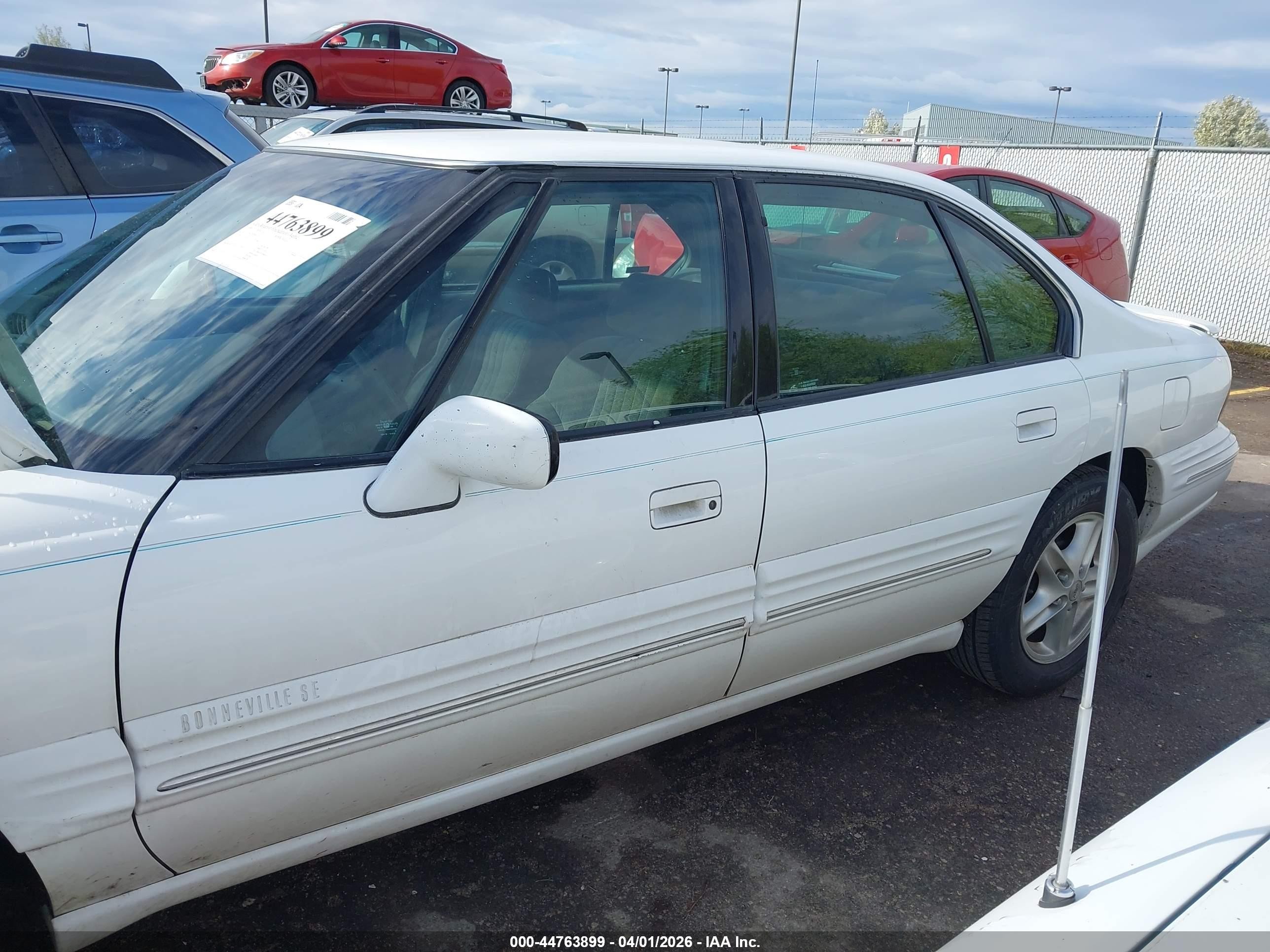 1998 Pontiac Bonneville Se White vin: 1G2HX52K6W4211591