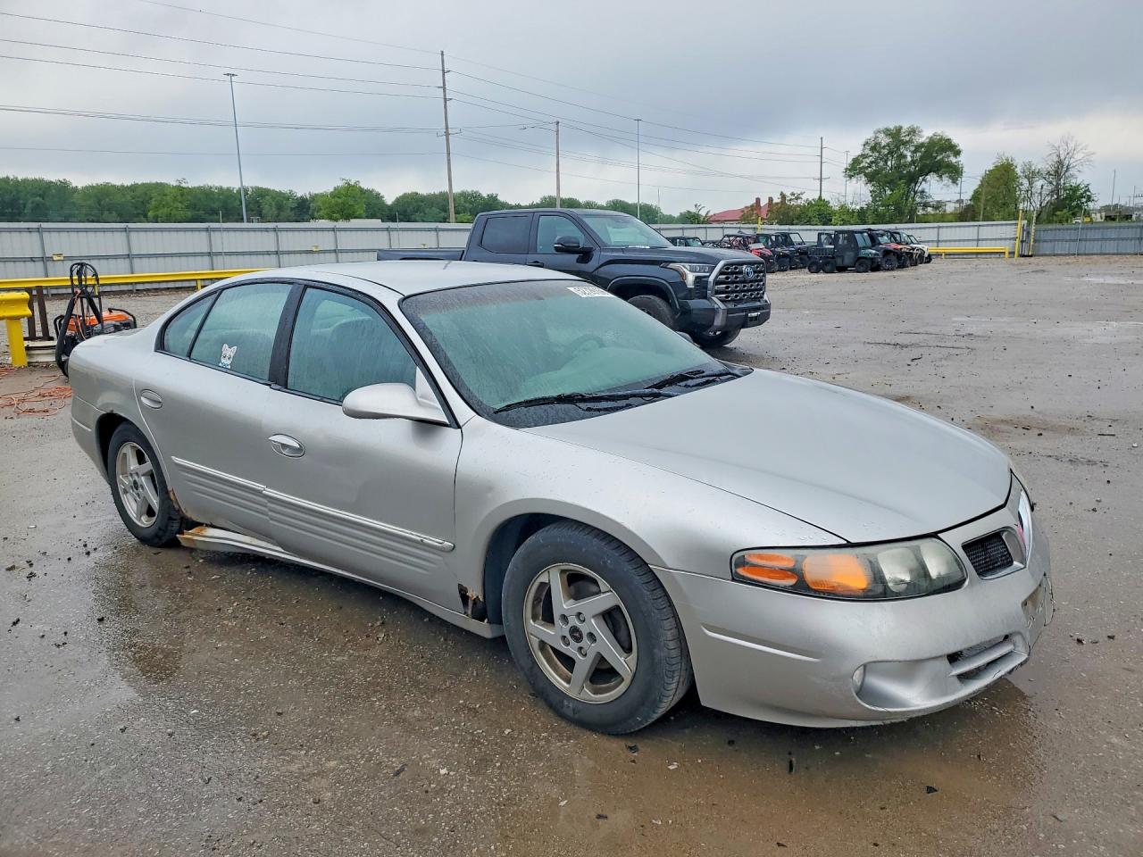 2004 Pontiac Bonneville Se Silver vin: 1G2HX52K74U189212