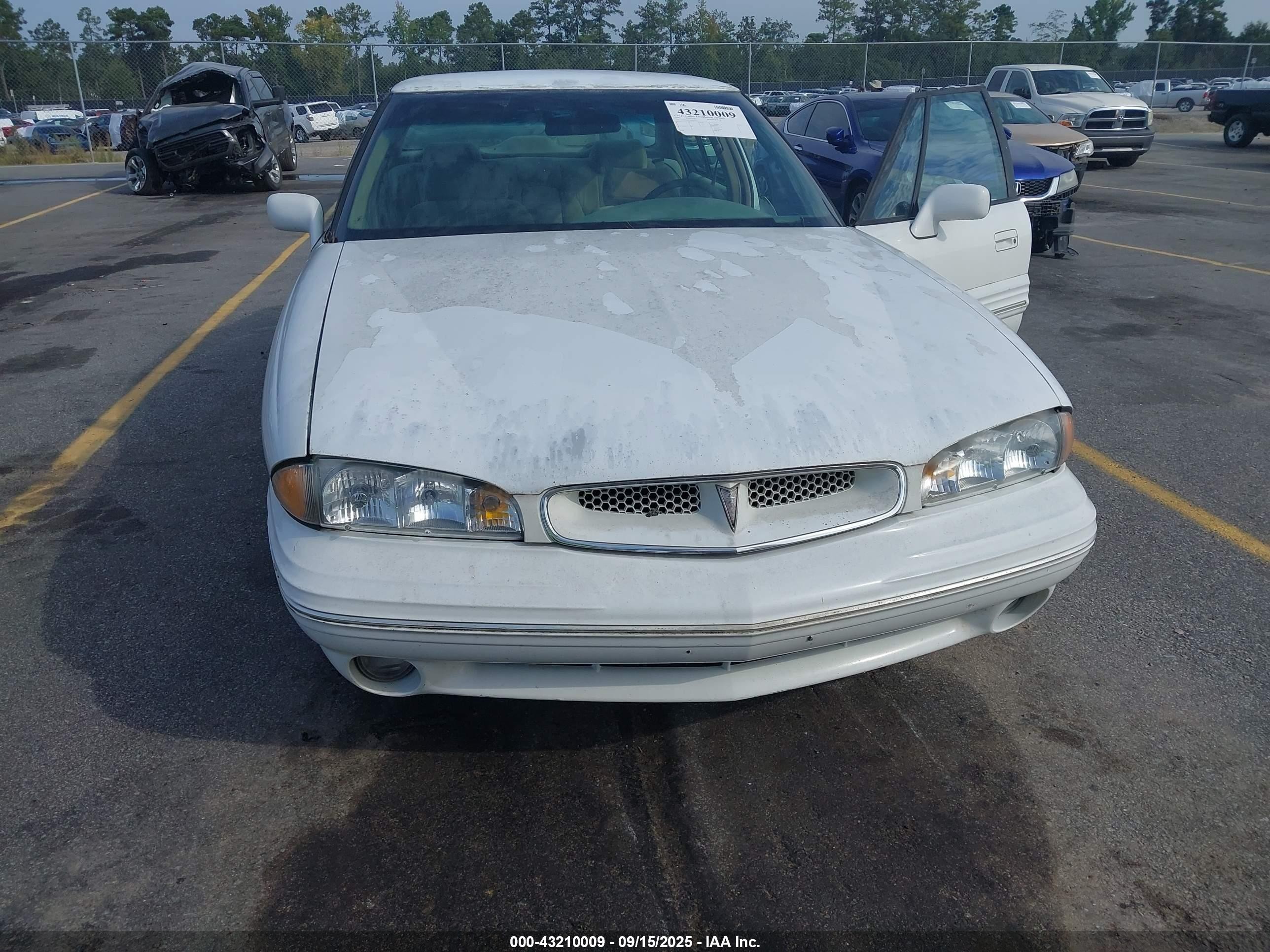1999 Pontiac Bonneville Se White vin: 1G2HX52K7XH254153