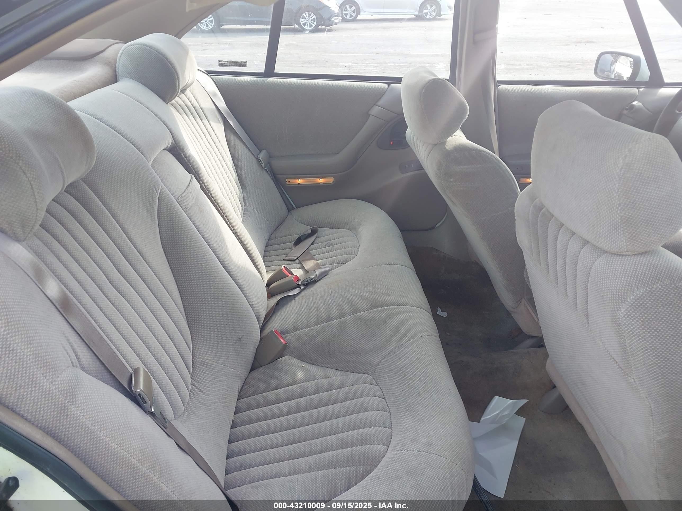 1999 Pontiac Bonneville Se White vin: 1G2HX52K7XH254153
