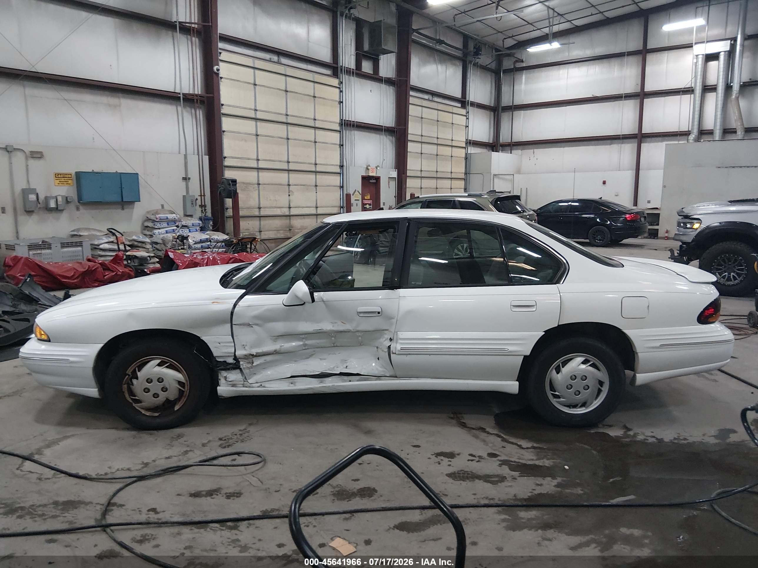 1997 Pontiac Bonneville Se White vin: 1G2HX52K9VH221068
