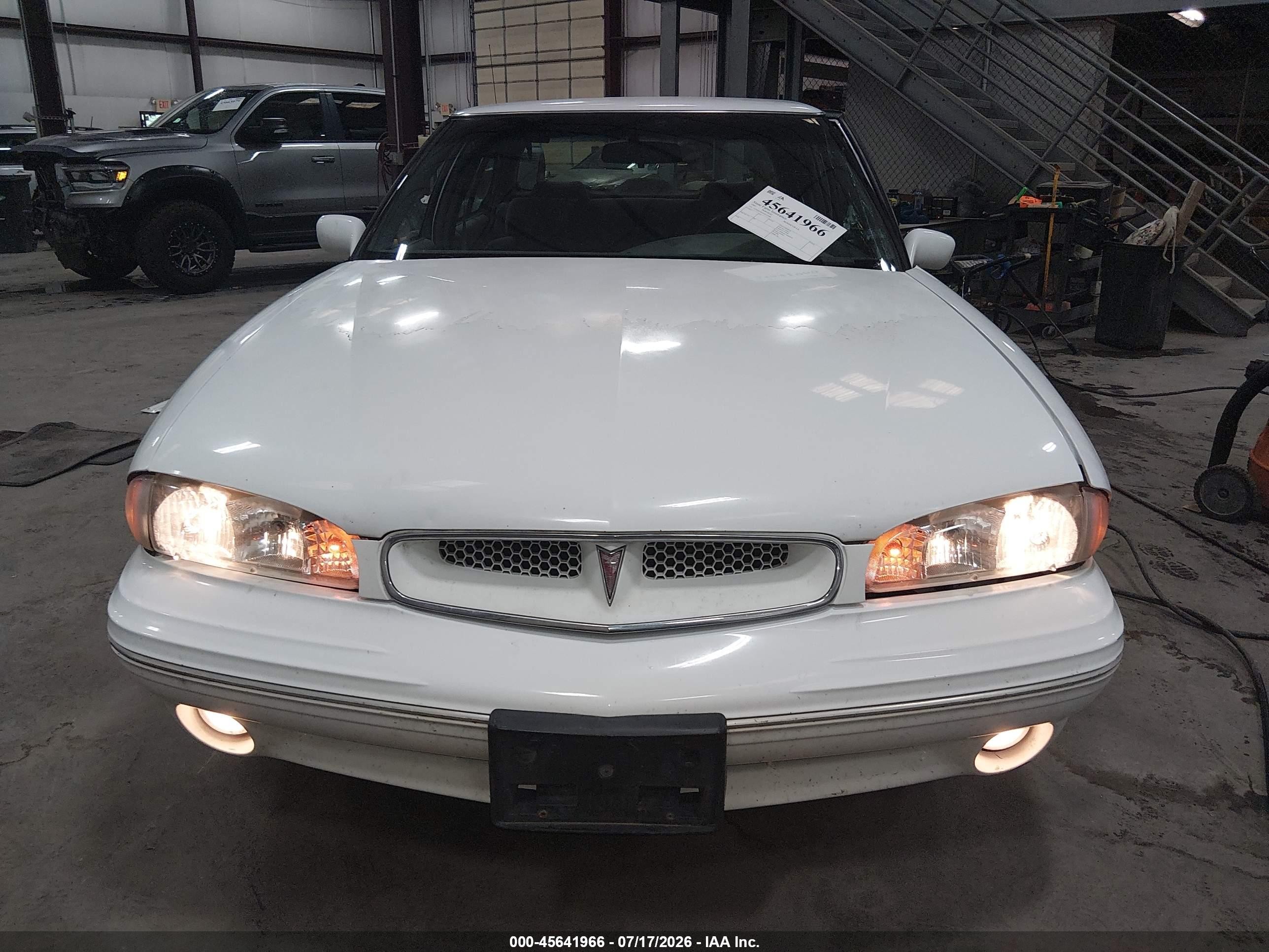 1997 Pontiac Bonneville Se White vin: 1G2HX52K9VH221068