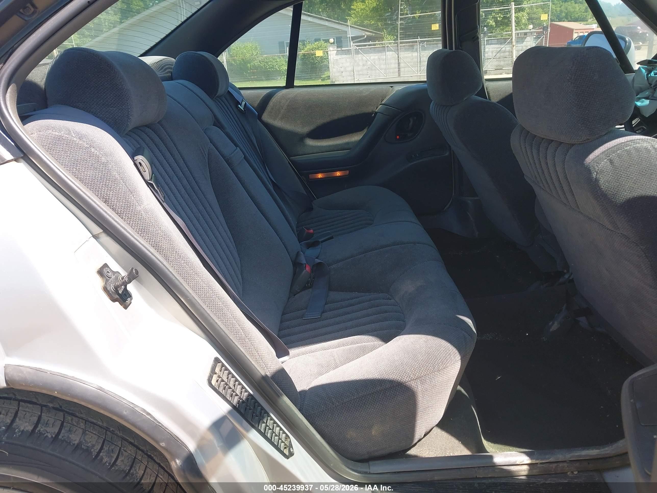 1998 Pontiac Bonneville Se Silver vin: 1G2HX52K9W4201413