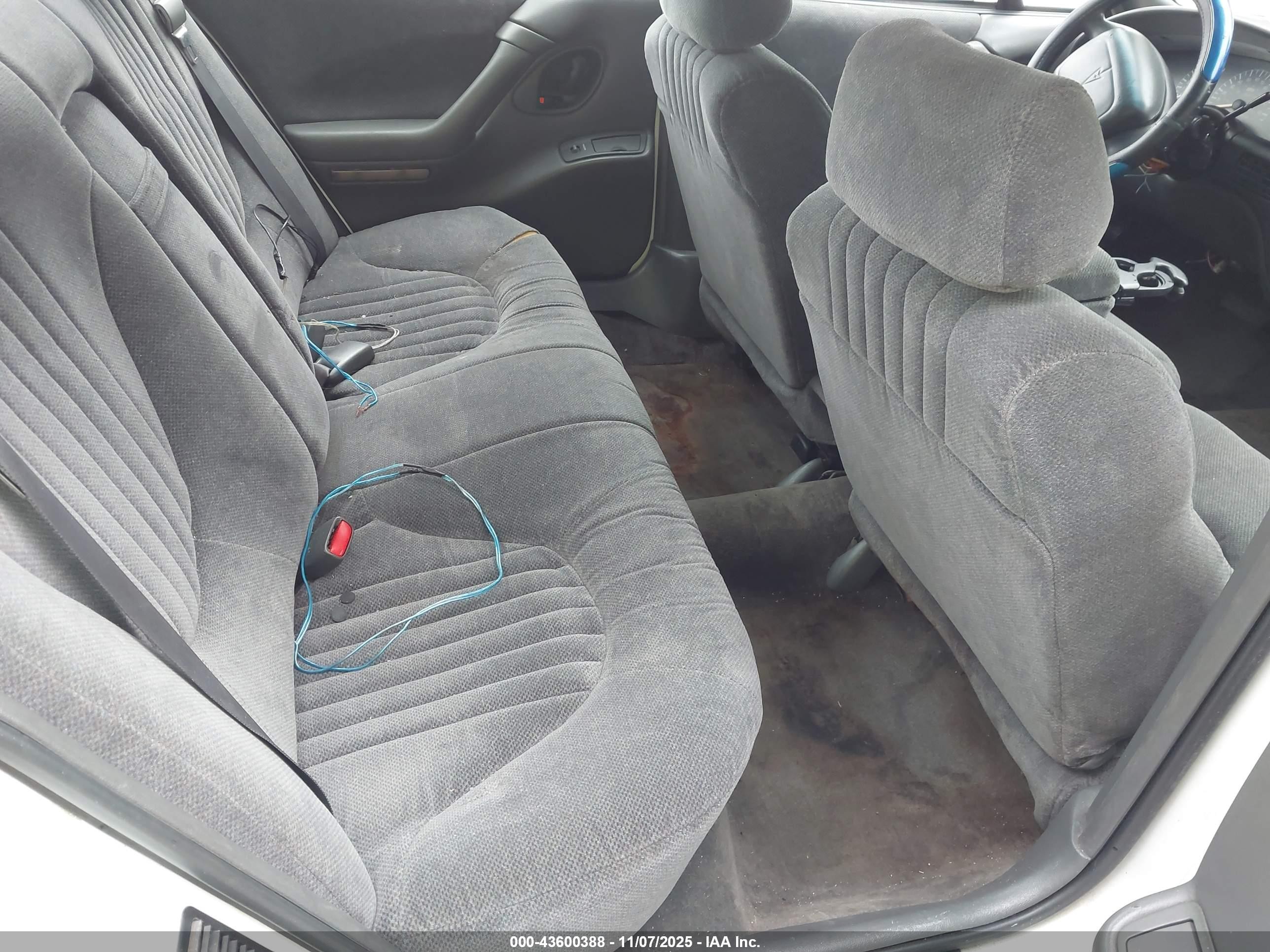 1999 Pontiac Bonneville Se Белый vin: 1G2HX52K9XH223681