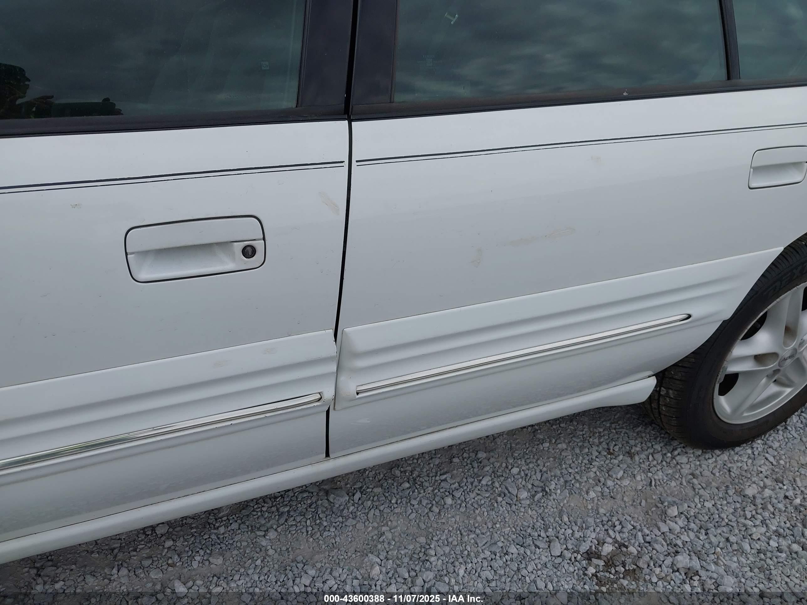 1999 Pontiac Bonneville Se Белый vin: 1G2HX52K9XH223681