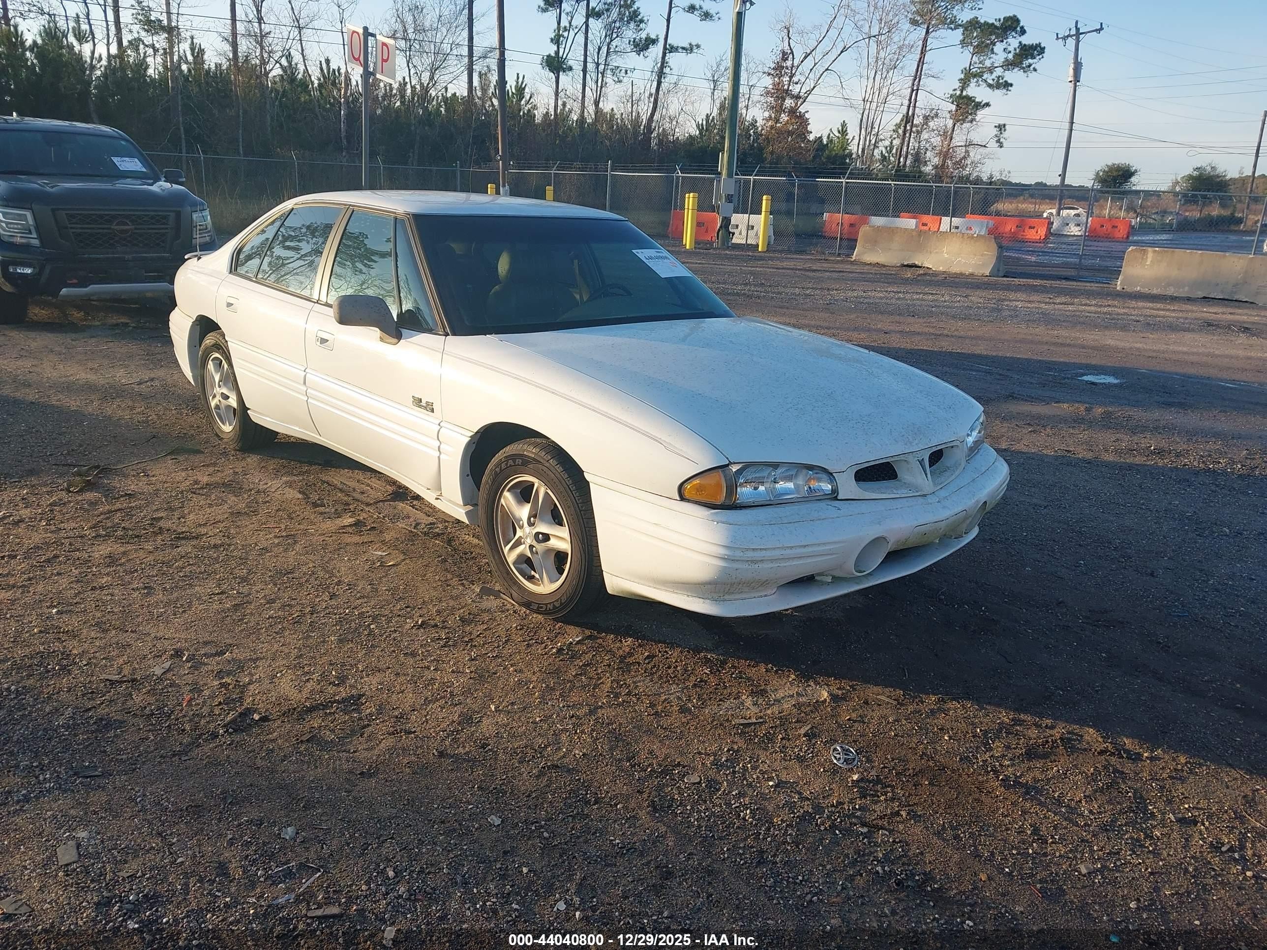 1998 Pontiac Bonneville Se White vin: 1G2HX52KXWH228645