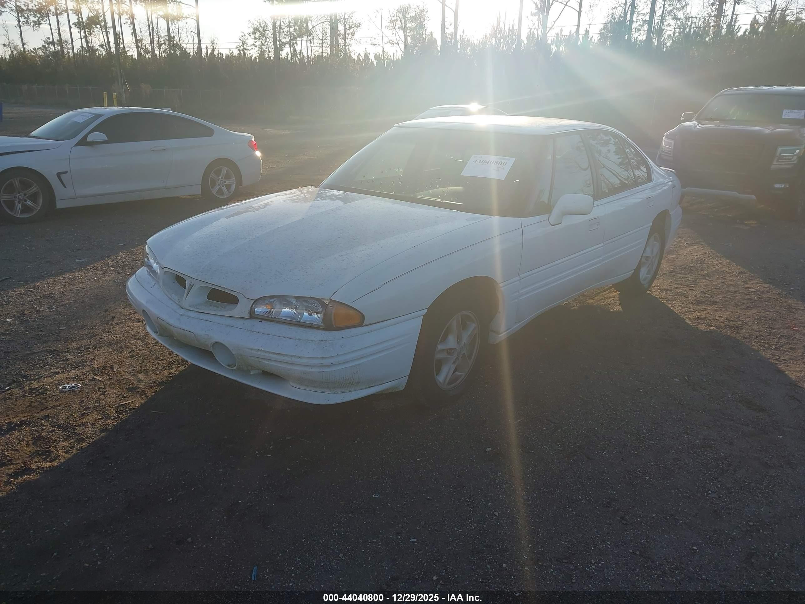1998 Pontiac Bonneville Se White vin: 1G2HX52KXWH228645